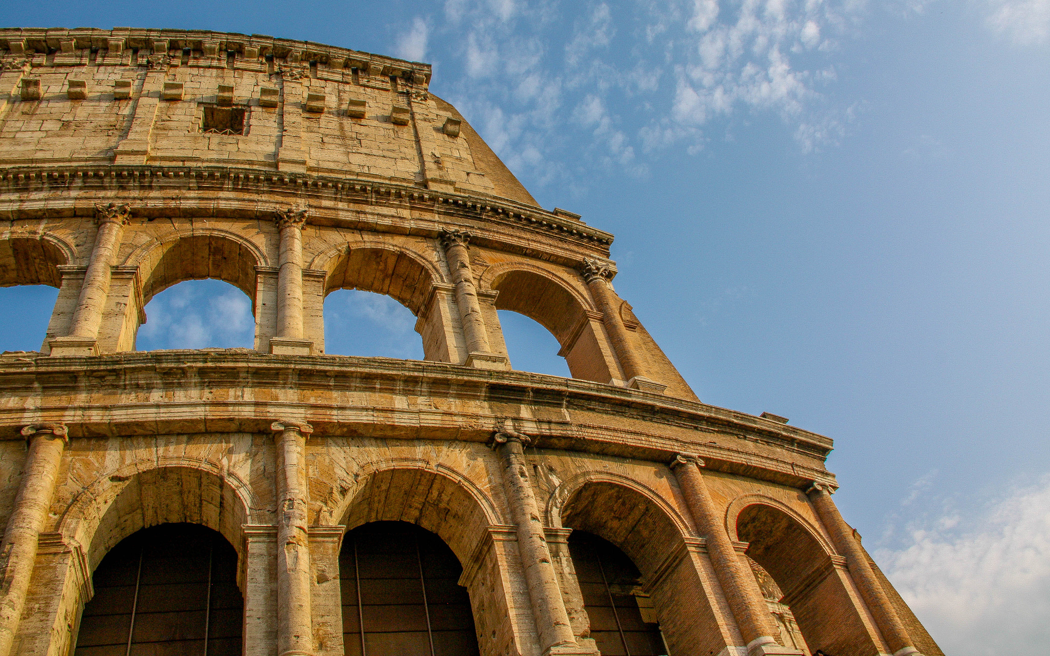 Canon EOS 450D (EOS Rebel XSi / EOS Kiss X2) sample photo. The "end" of the colosseum photography
