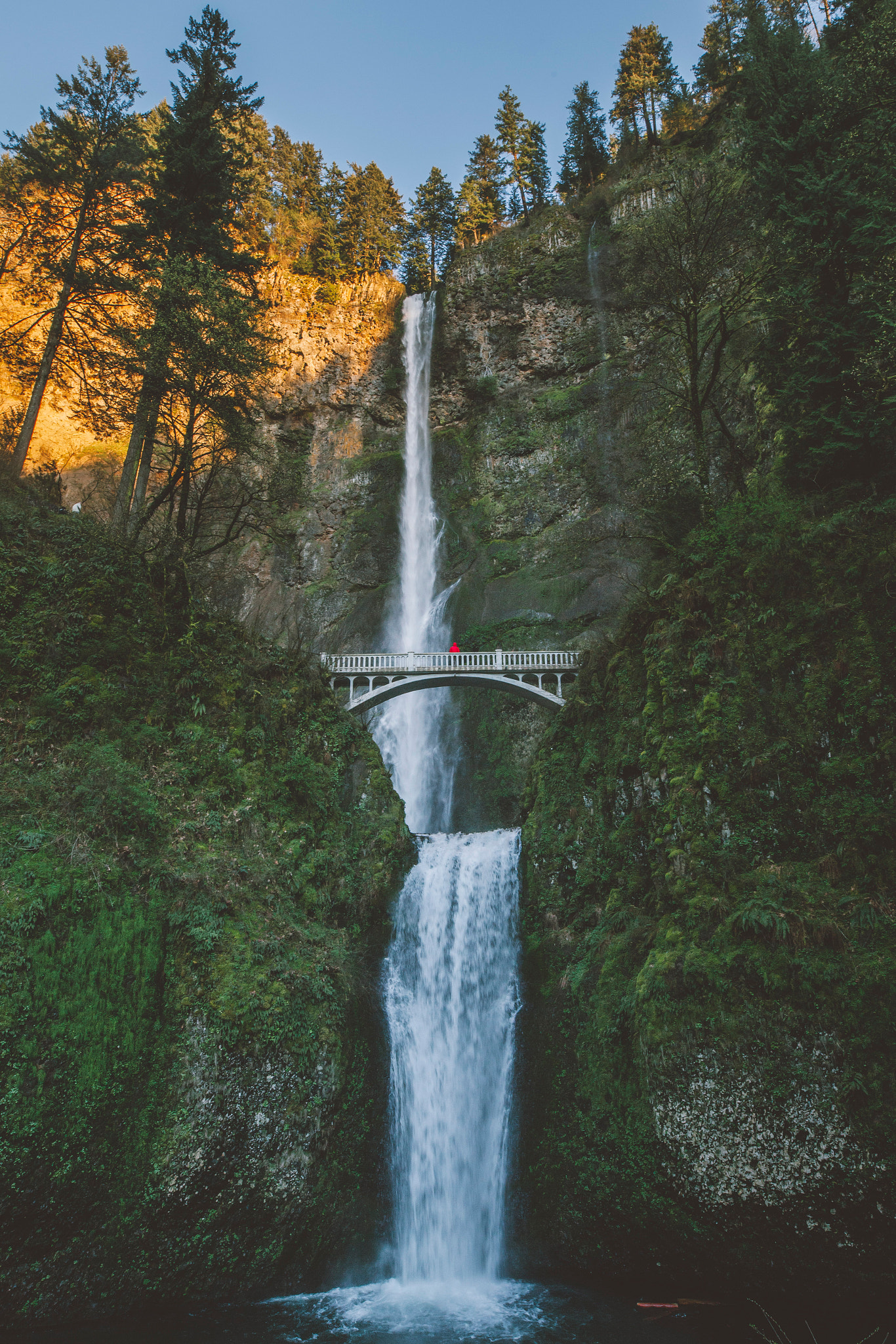 Sigma 20mm F1.4 DG HSM Art sample photo. The iconic multnomah falls photography