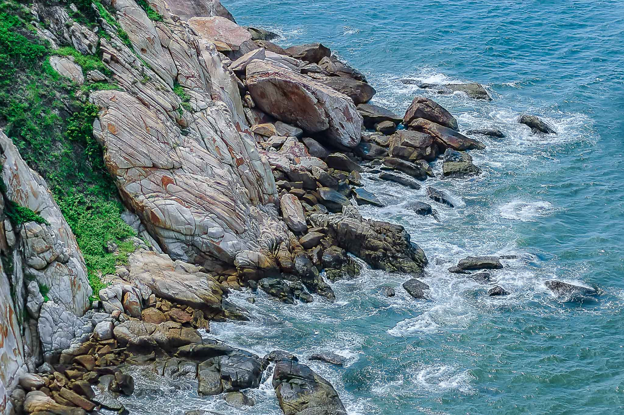 Nikon D40 sample photo. Waves crashing onto the stones photography