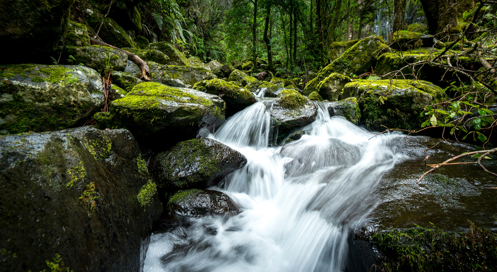 Sony Alpha NEX-6 + Sony E 10-18mm F4 OSS sample photo. Turbulent river photography