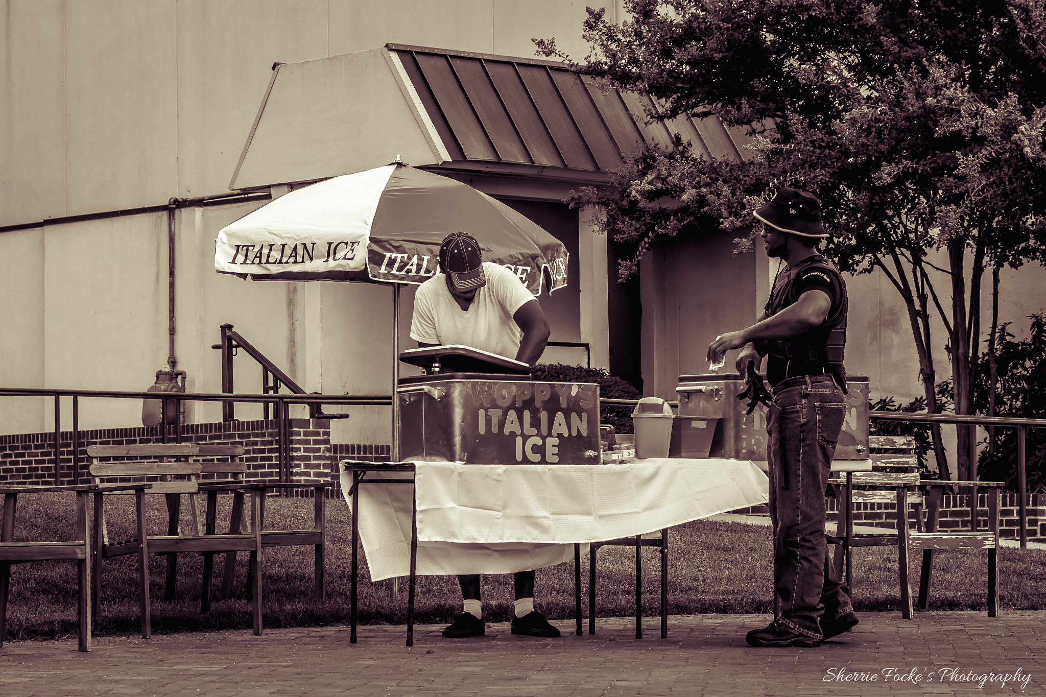 Canon EF 70-300mm F4-5.6L IS USM sample photo. Icecream stand university photography