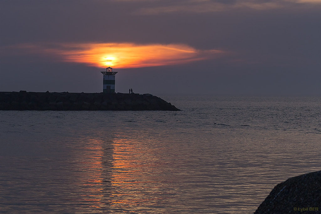 Canon EOS 6D + Canon EF 75-300mm F4.0-5.6 IS USM sample photo. Light the lighthouse photography