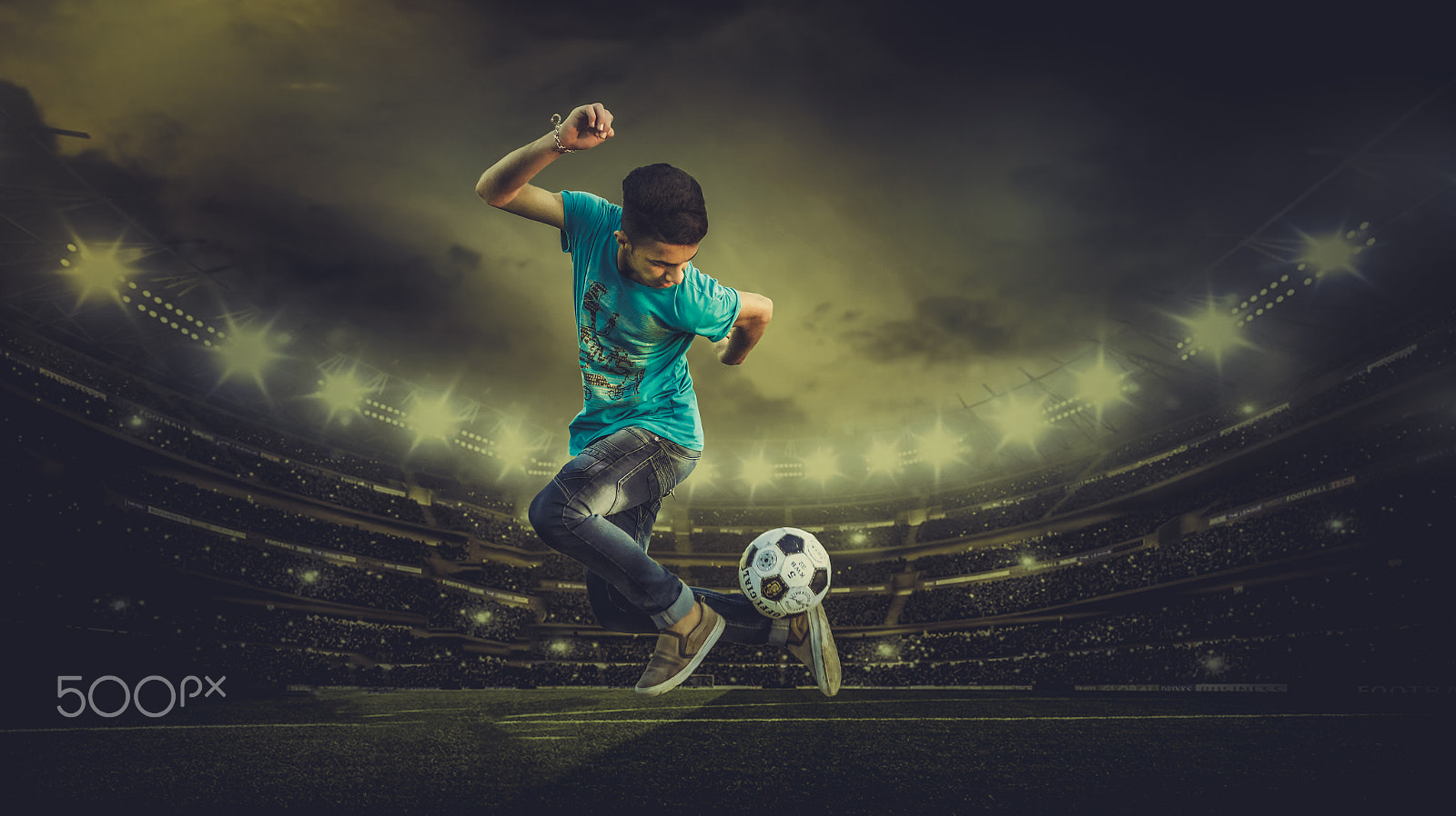 Canon EOS 5DS R + Canon EF 50mm F1.4 USM sample photo. Soccer player at stad at night photography