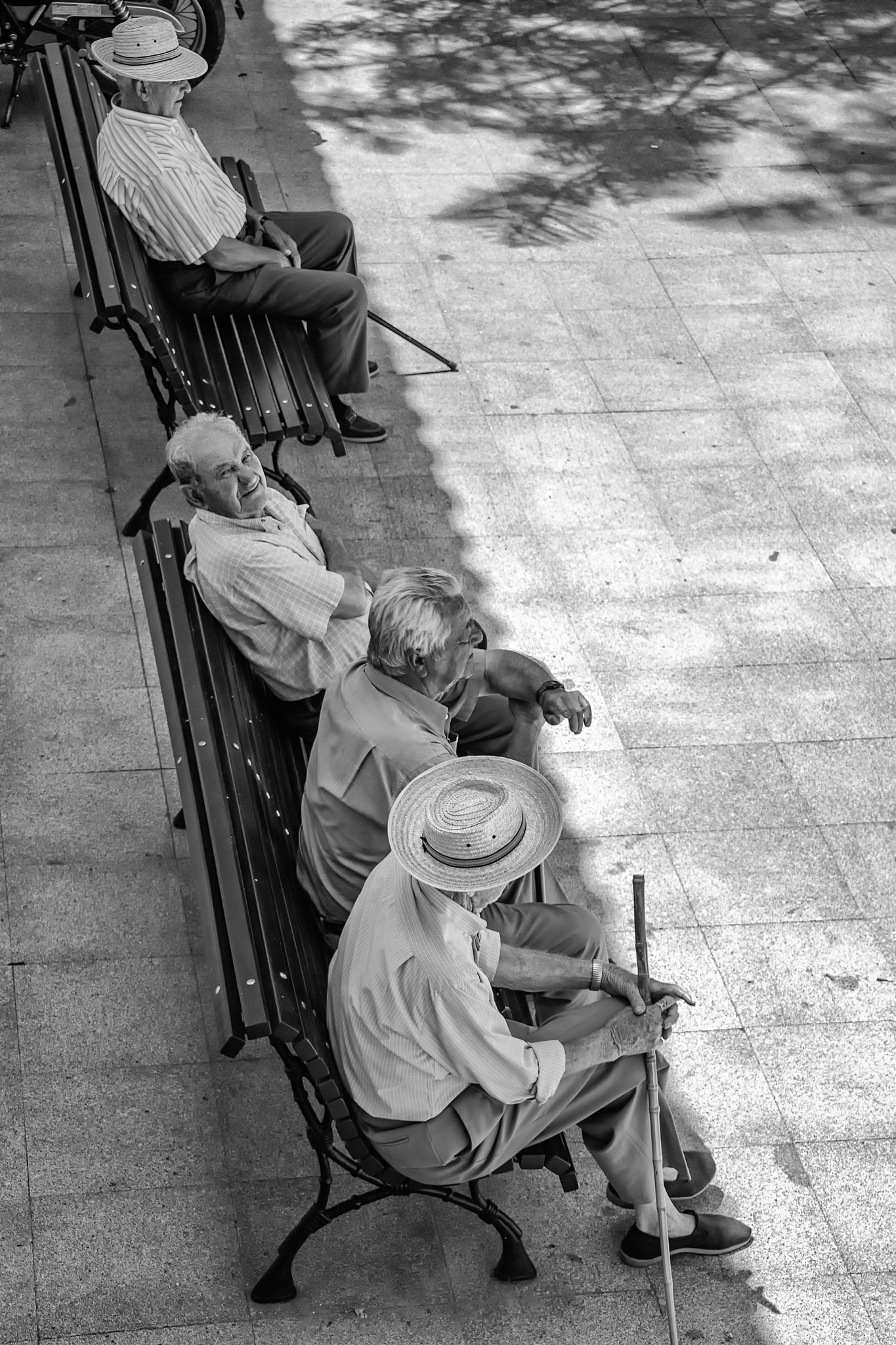 Sony SLT-A77 + Tamron 18-270mm F3.5-6.3 Di II PZD sample photo. Old men on the bench photography