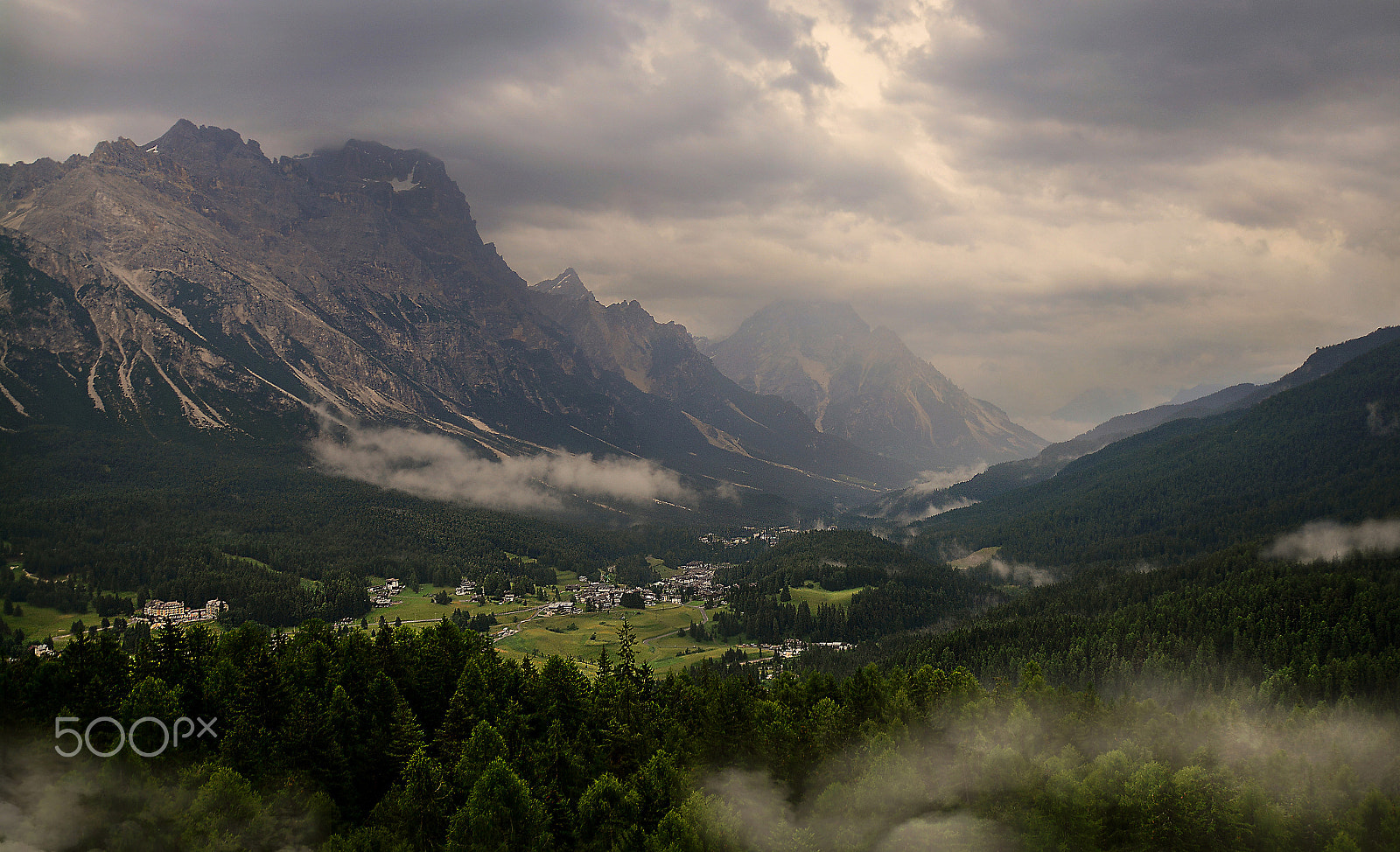 Nikon D7100 + Nikon AF Nikkor 35mm F2D sample photo. Ominous.. photography