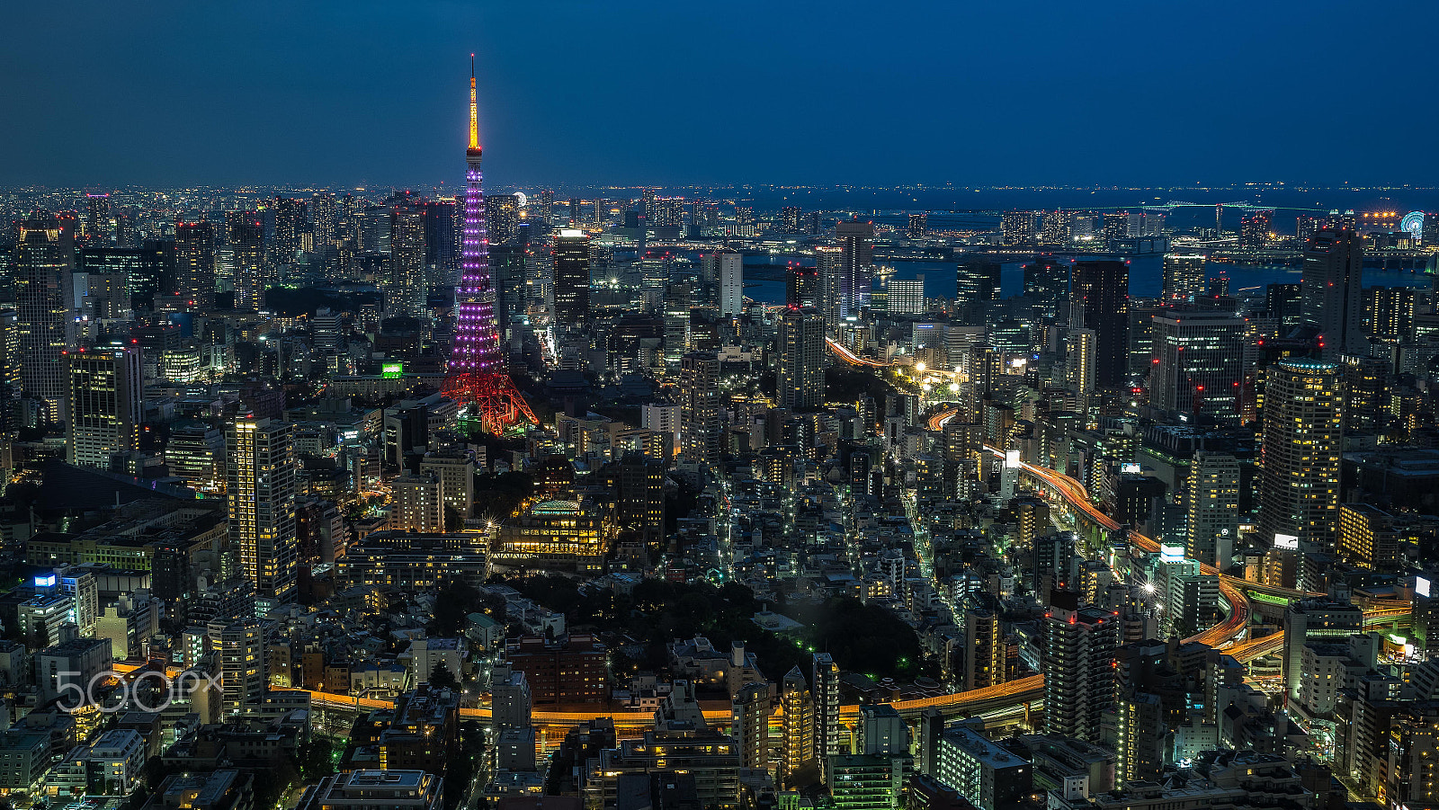Canon EF 24-70mm F2.8L II USM sample photo. Sleepless city photography