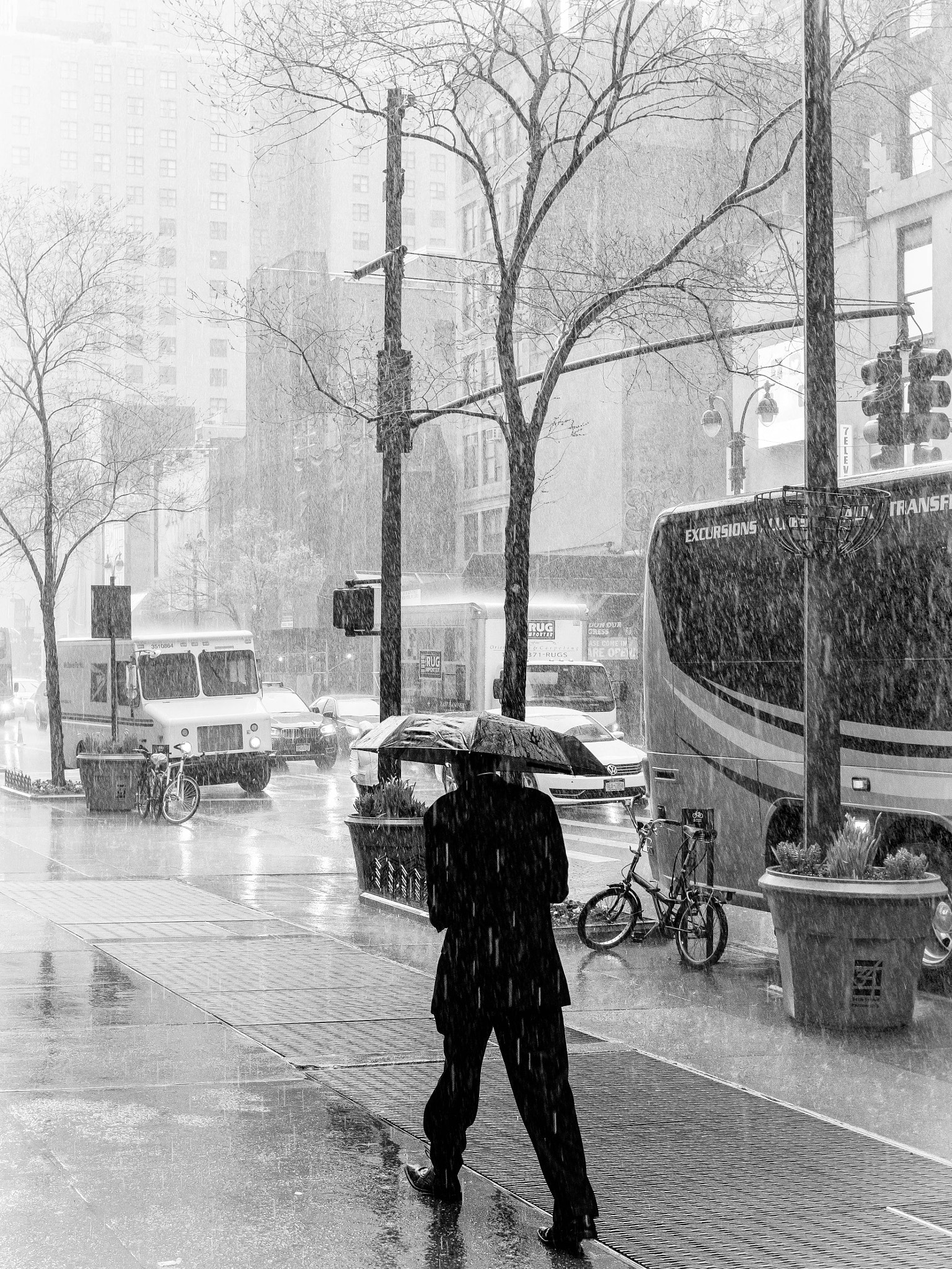Olympus OM-D E-M5 + Olympus M.Zuiko Digital 25mm F1.8 sample photo. The shadow of himself photography