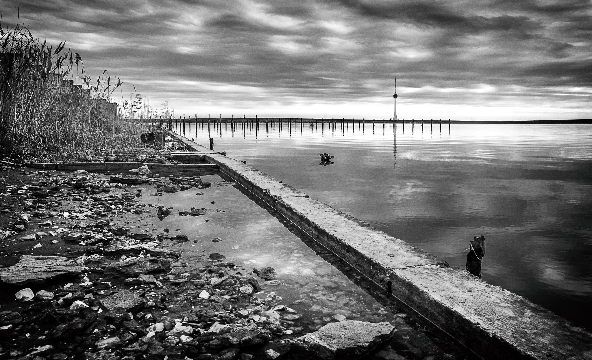 Nikon AF-S Nikkor 18-35mm F3.5-4.5G ED sample photo. Lines in b/w photography