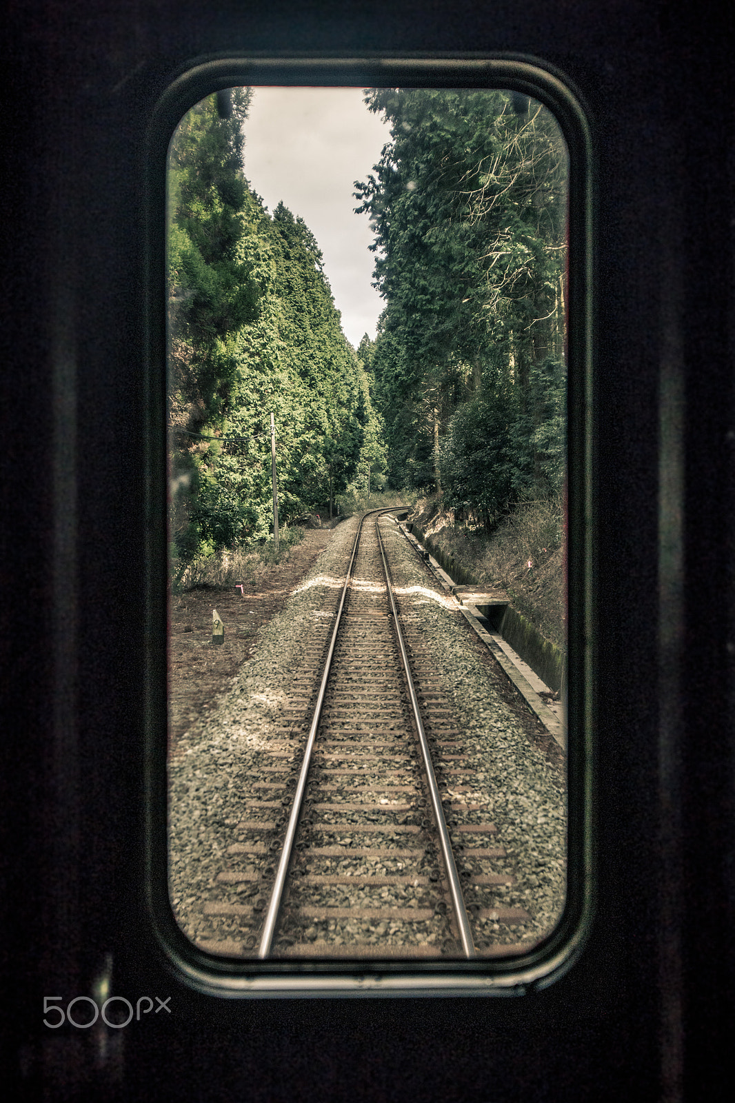 Sony a99 II + Minolta AF 17-35mm F2.8-4 (D) sample photo. Through the window photography