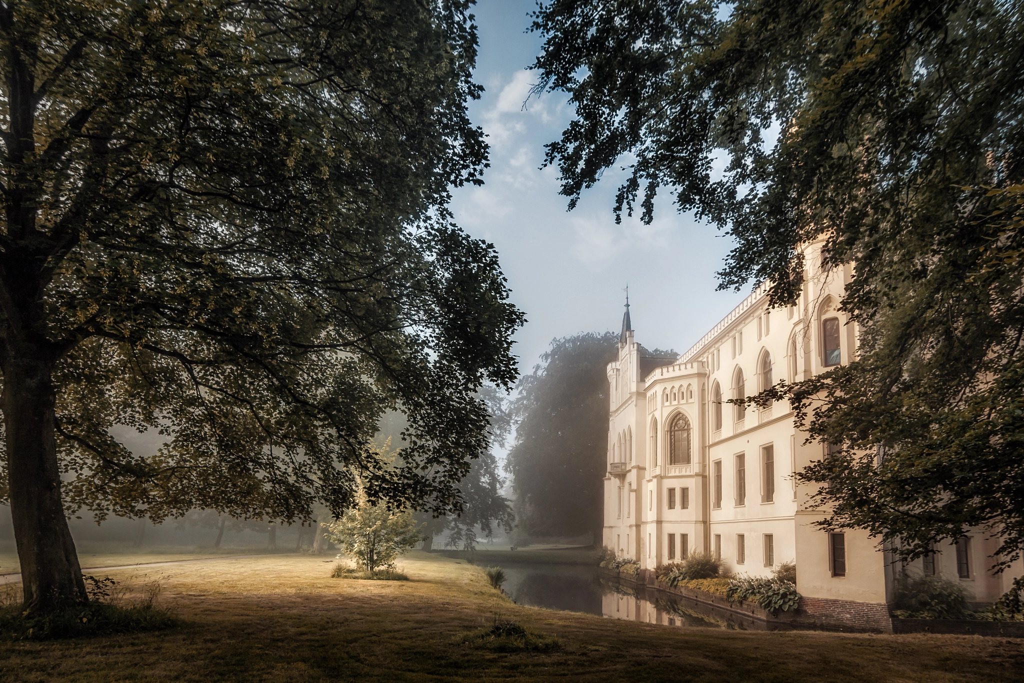 Tokina AT-X Pro 12-24mm F4 (IF) DX sample photo. Castle garden photography