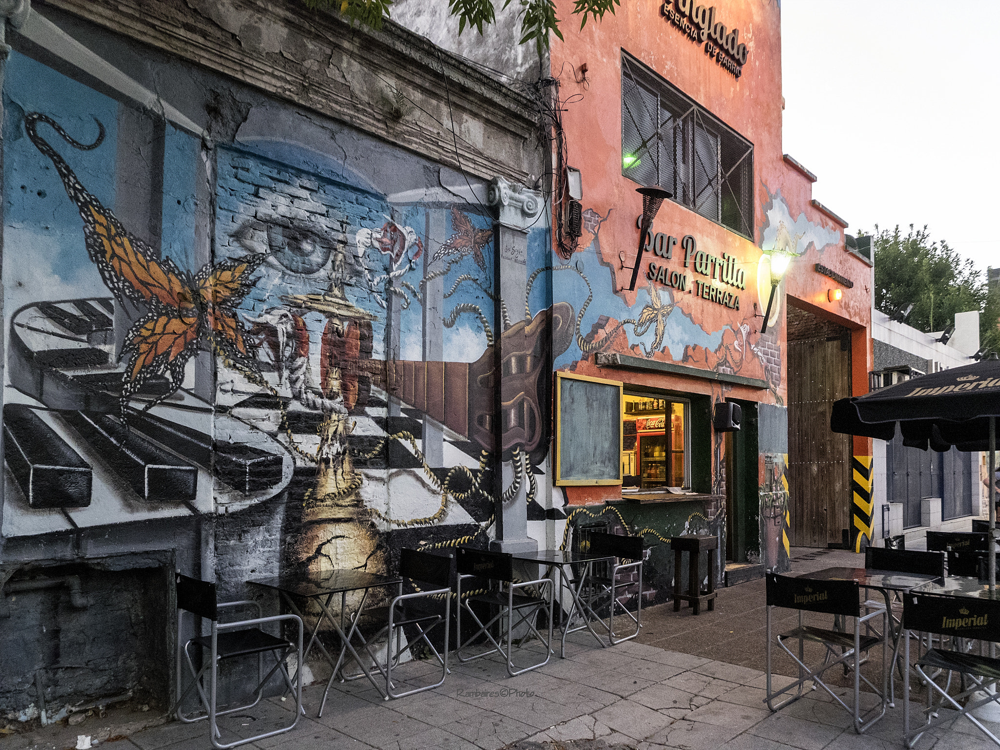 Olympus Zuiko Digital ED 12-60mm F2.8-4.0 SWD sample photo. Murales en restaurantes photography