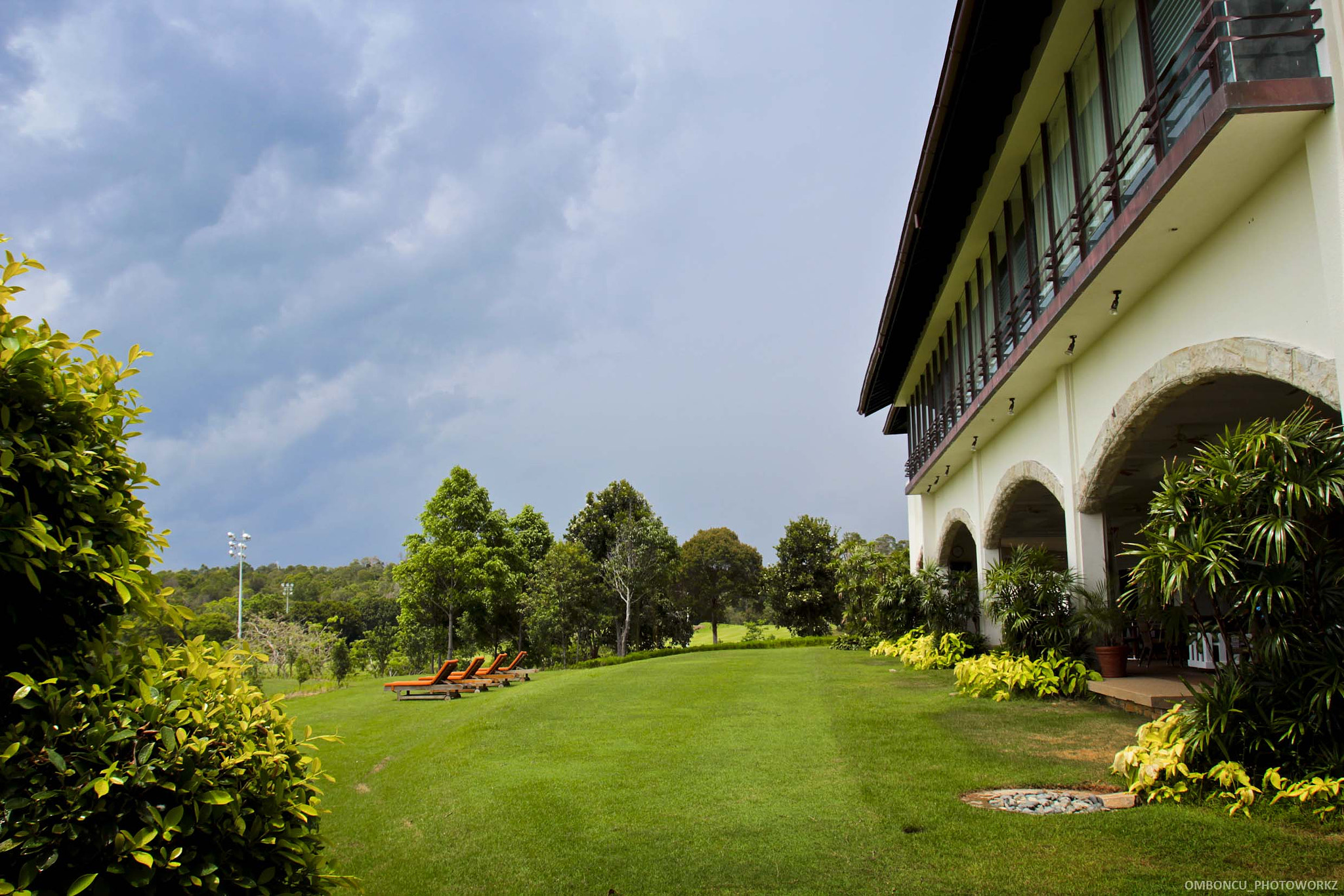 Canon EOS 600D (Rebel EOS T3i / EOS Kiss X5) + Canon EF 16-35mm F2.8L USM sample photo. Bintan golf photography