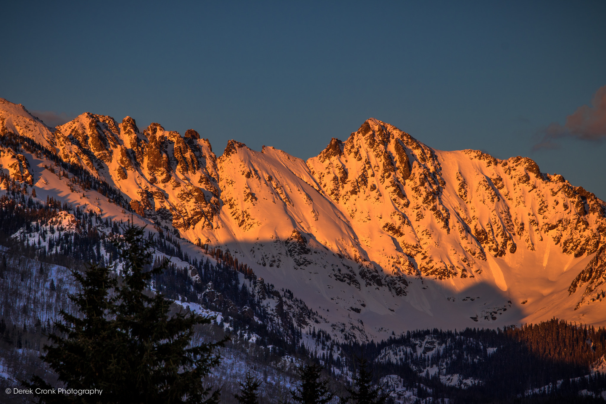 Canon EOS 750D (EOS Rebel T6i / EOS Kiss X8i) + Canon EF 70-200mm F4L USM sample photo. Sunset on the gore range photography