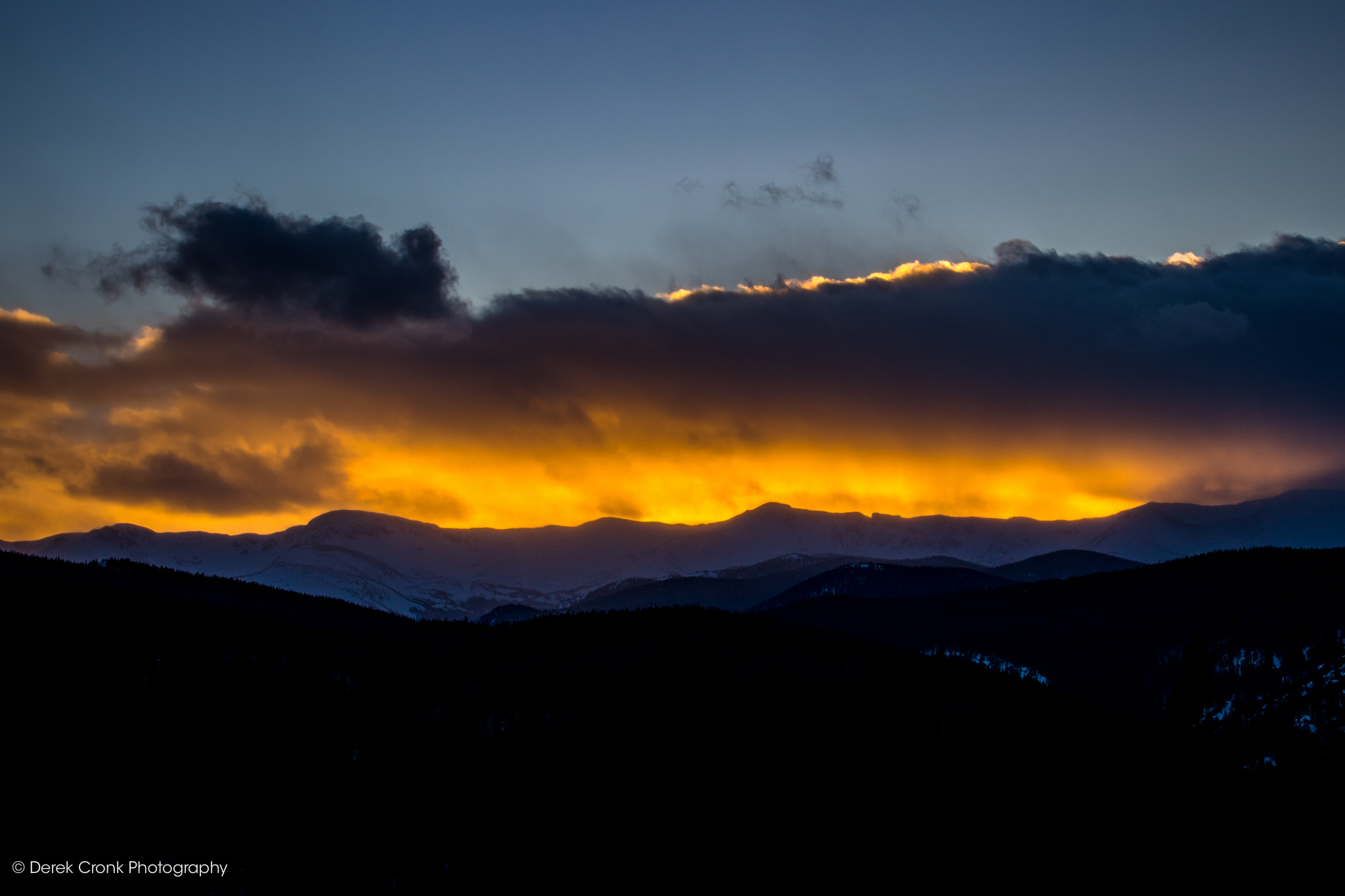 Canon EOS 750D (EOS Rebel T6i / EOS Kiss X8i) + Canon EF 70-200mm F4L USM sample photo. A glowing sunset in the rockies photography