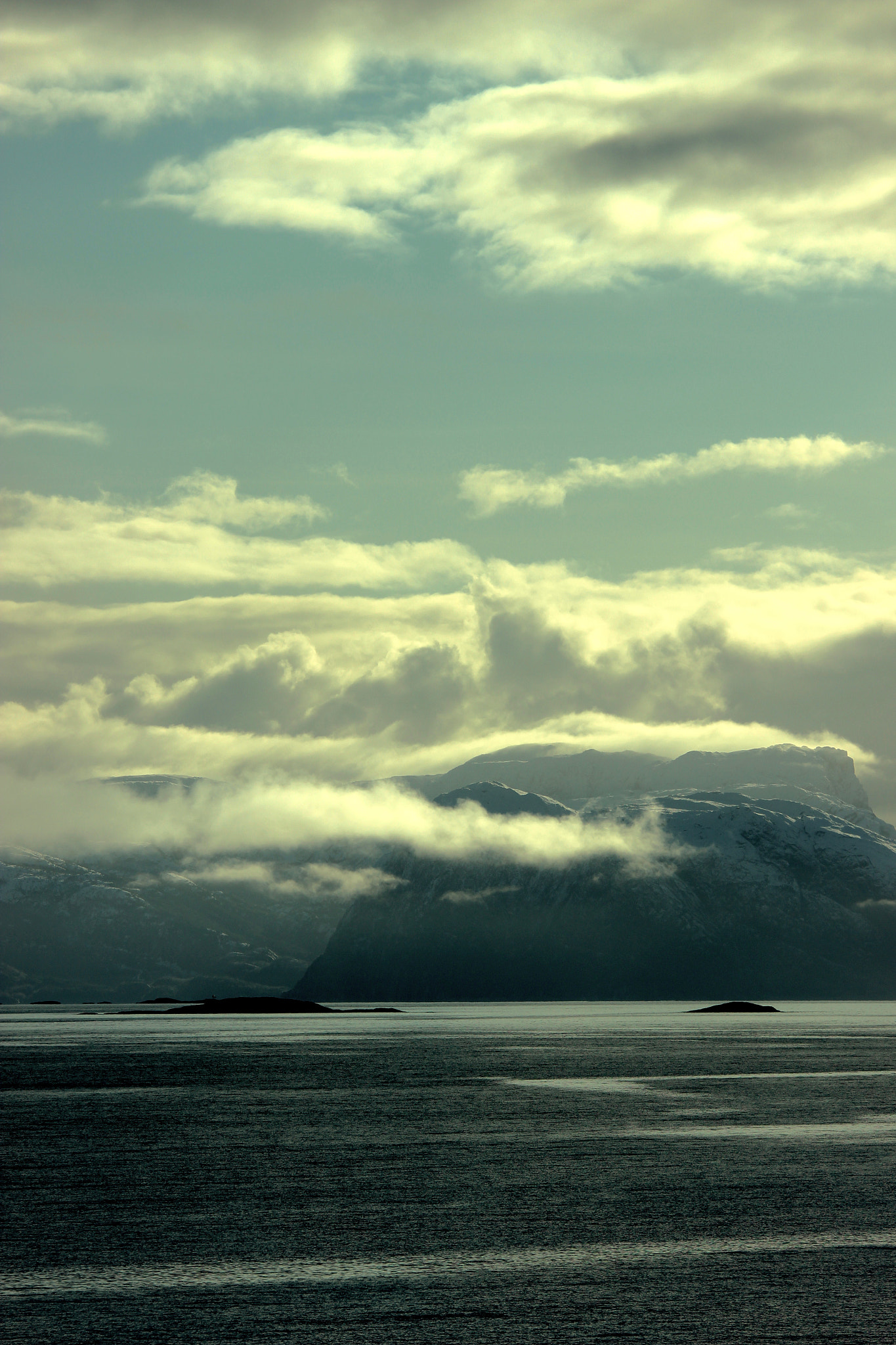 Sigma 70-200mm F2.8 EX DG OS HSM sample photo. Cloudy skies - west coast photography