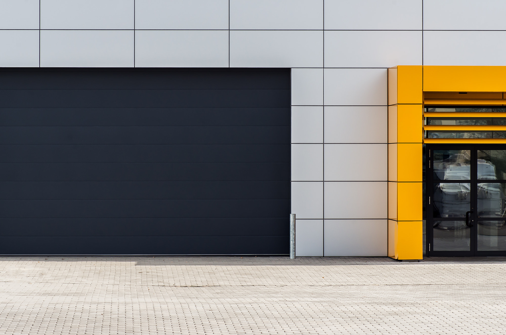 Tamron AF 70-300mm F4-5.6 Di LD Macro sample photo. Yellow door photography