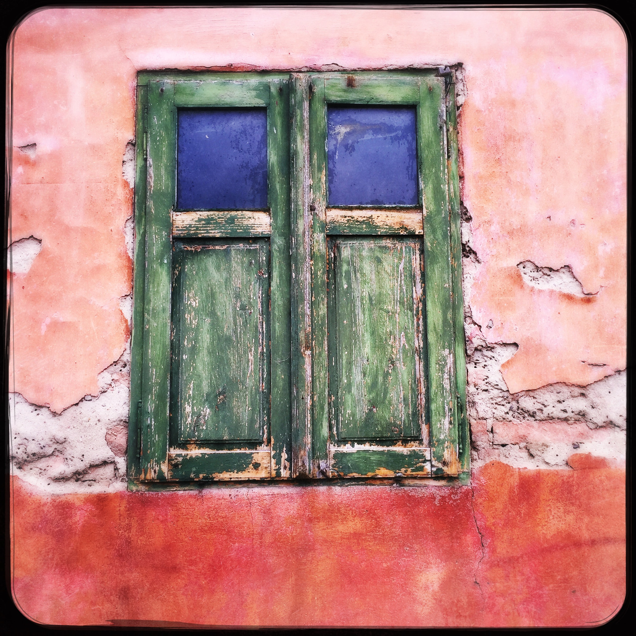 Hipstamatic 302 sample photo. An old window photography