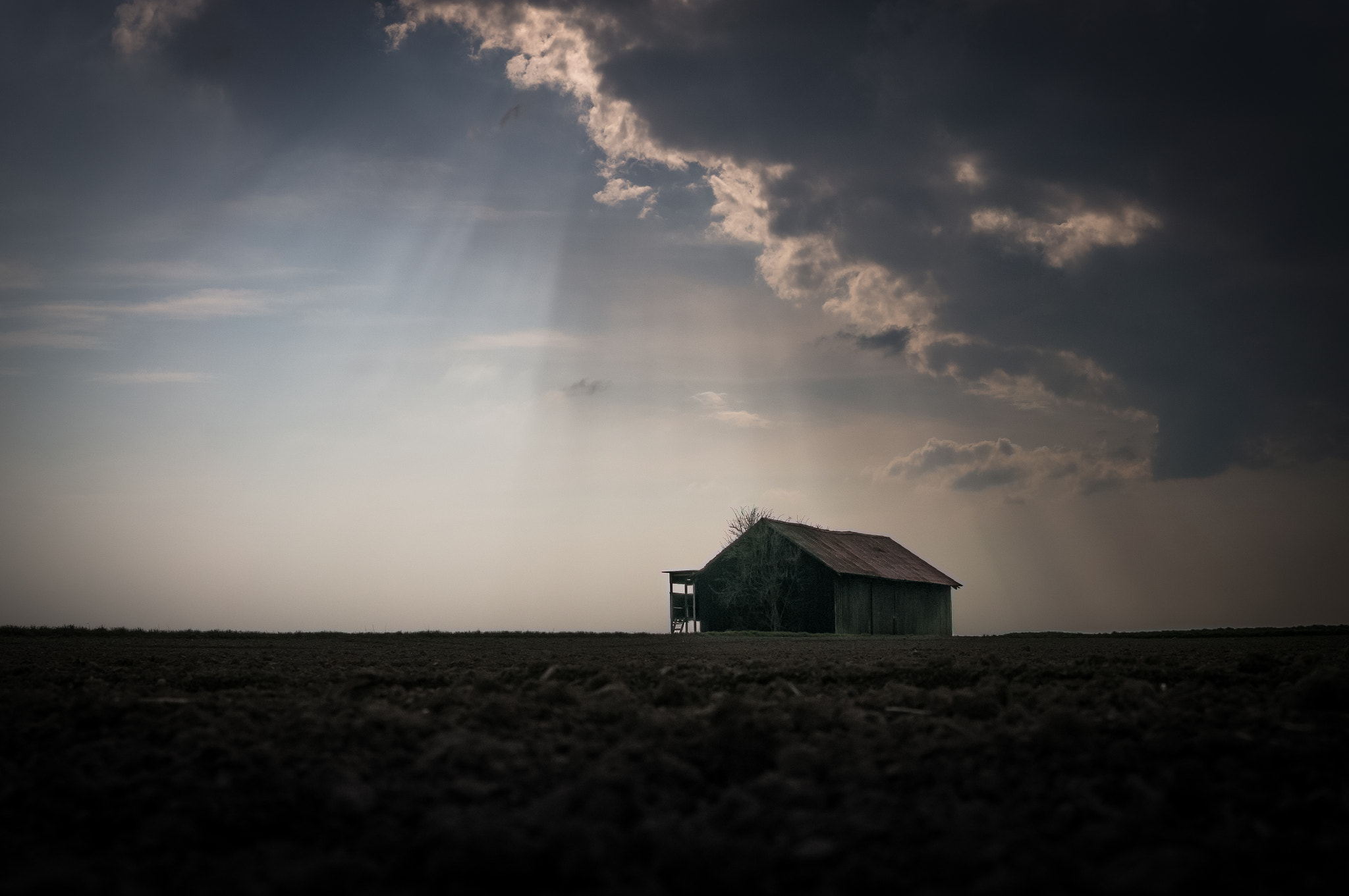 Sony Alpha NEX-5R + Sigma 30mm F2.8 EX DN sample photo. Barn in the field photography