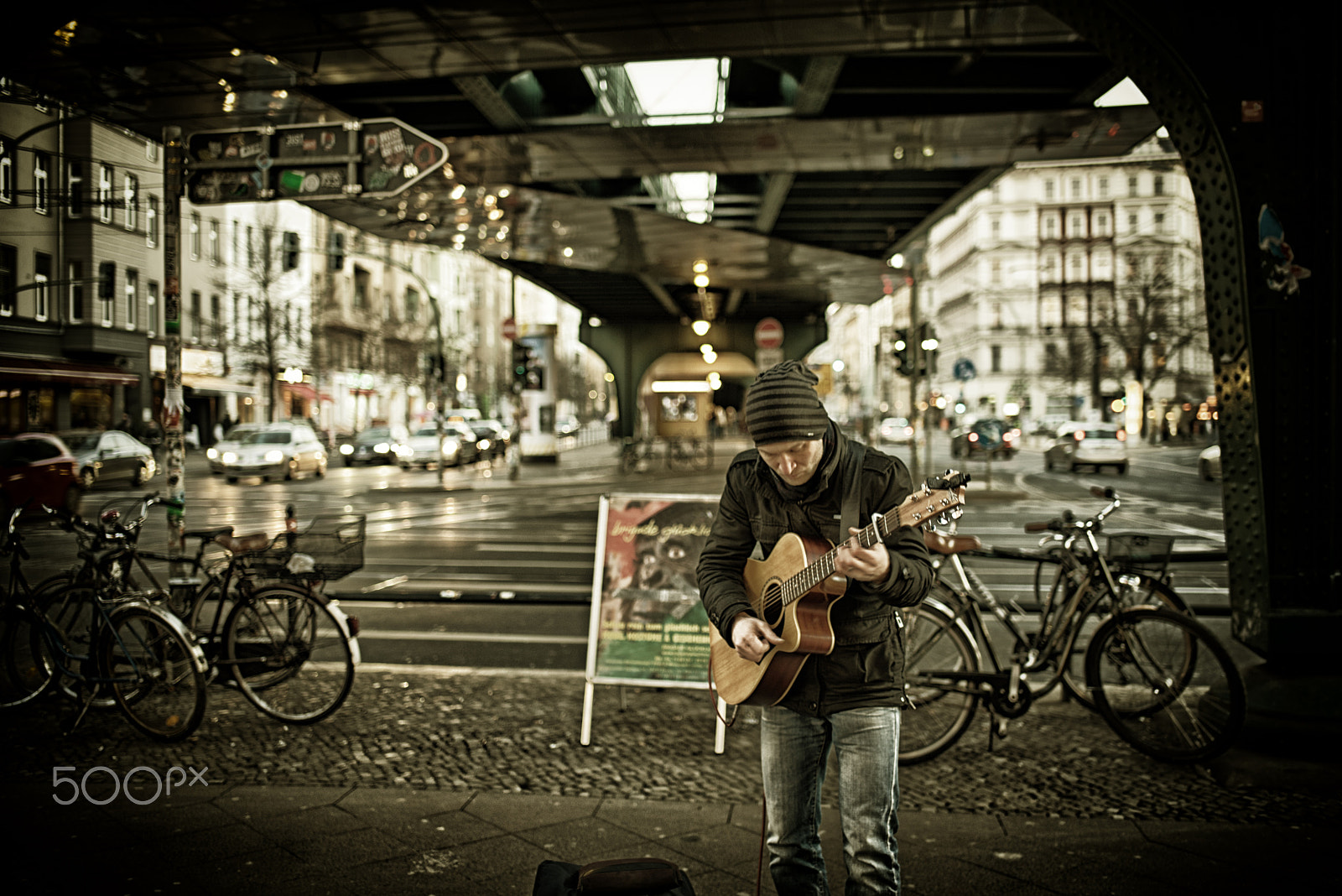 Nikon D750 + AF-S Nikkor 35mm f/1.8G sample photo. Street musician at eberswalder str, berlin photography