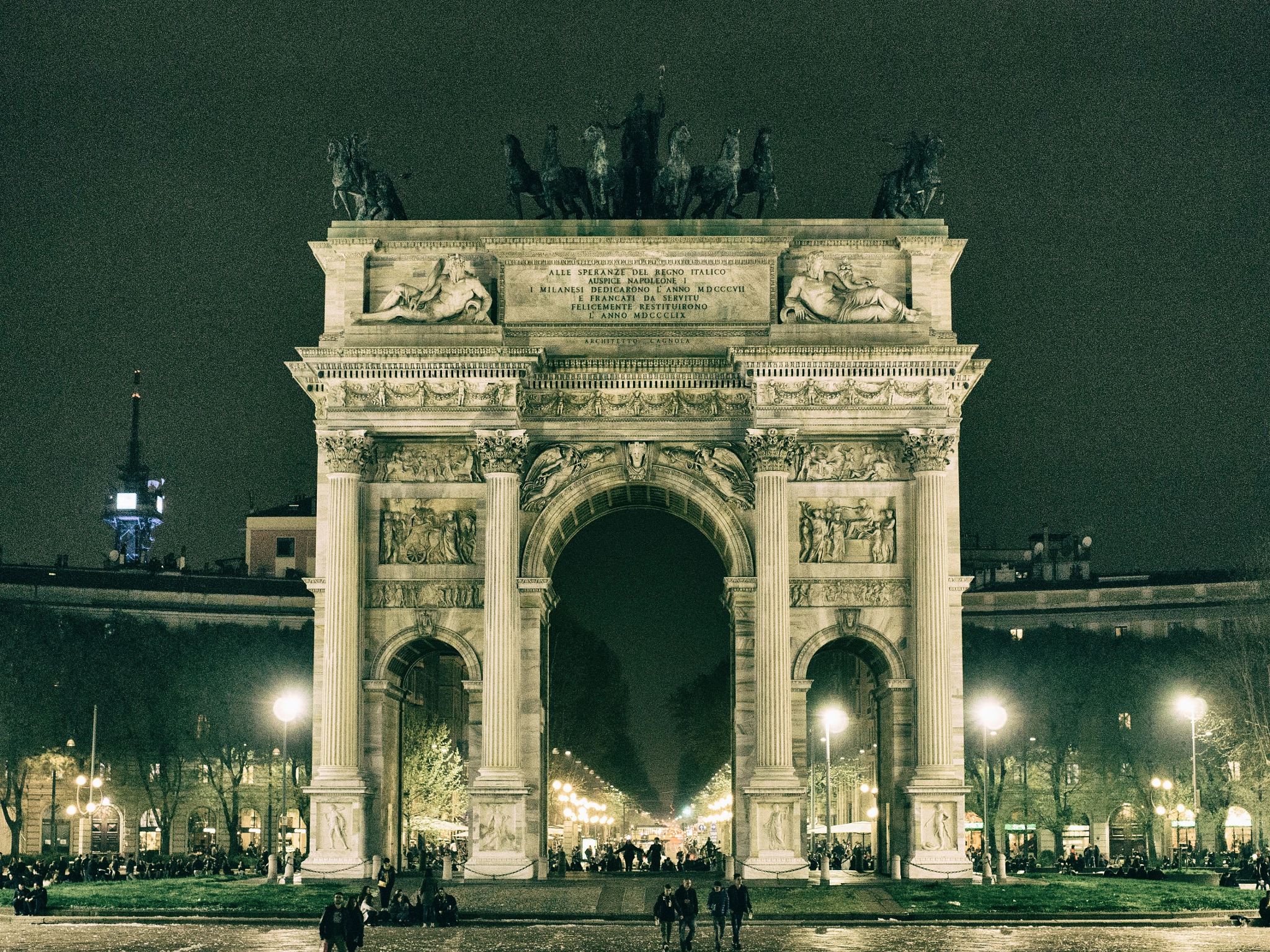 Olympus OM-D E-M10 + Sigma 30mm F2.8 DN Art sample photo. Arco della pace.. vintage photography