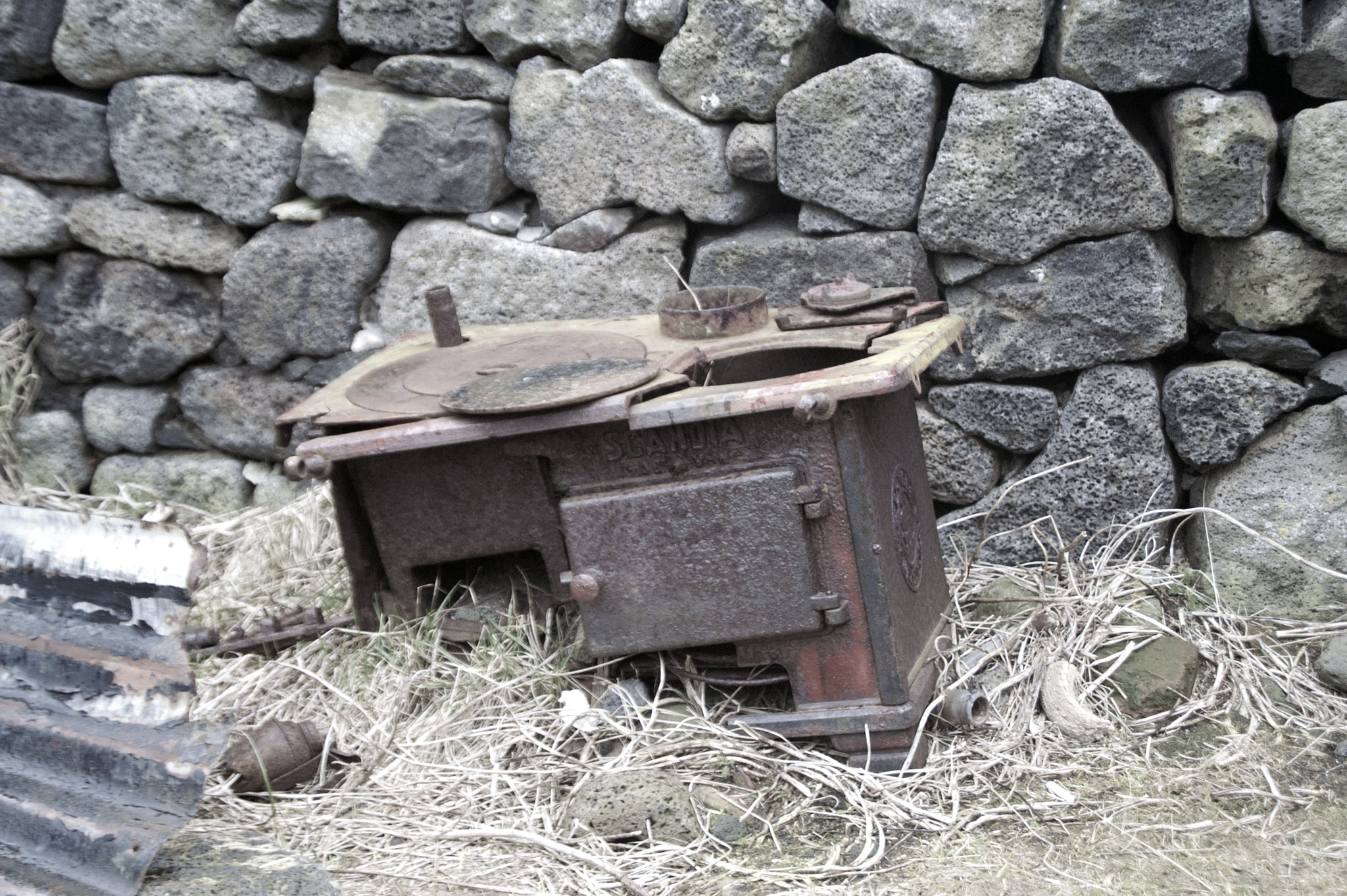 KONICA MINOLTA MAXXUM 5D sample photo. An old stove photography