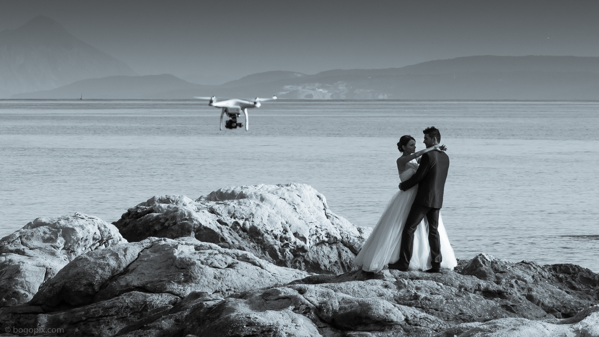 Canon EF 90-300mm F4.5-5.6 sample photo. [o°] buzzing intruder photography