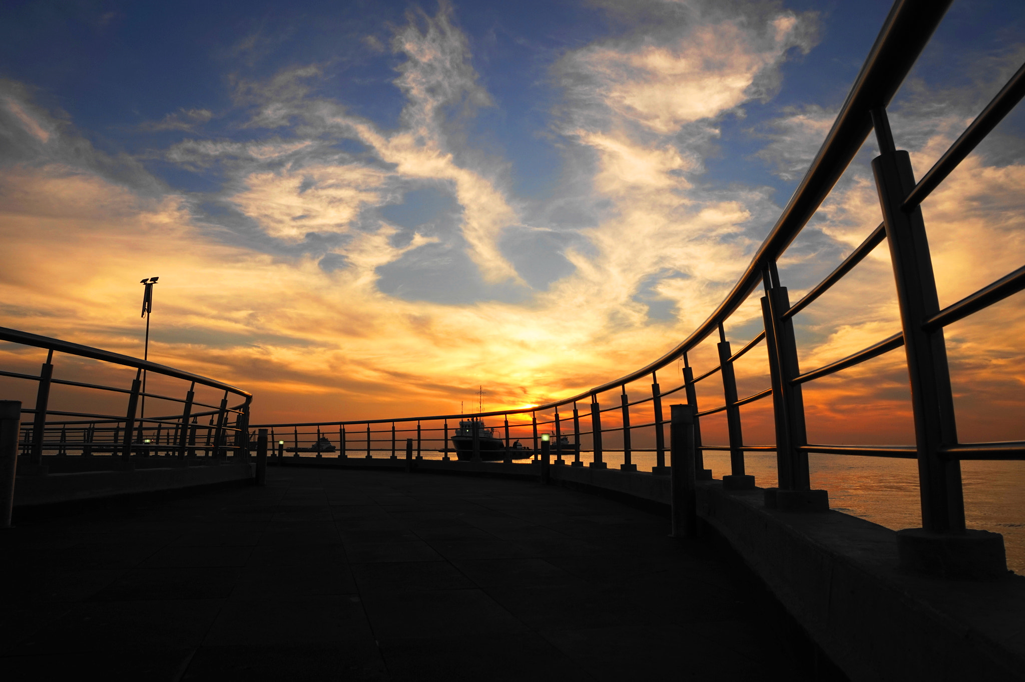 Sony E 16-50mm F3.5-5.6 PZ OSS sample photo. Way to heaven photography