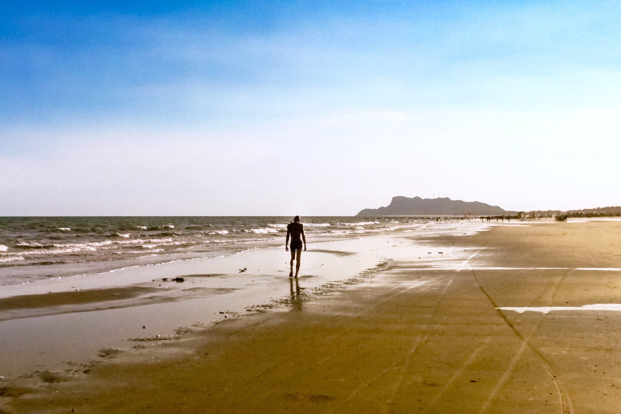 Fujifilm FinePix S205EXR sample photo. Lonely beach photography