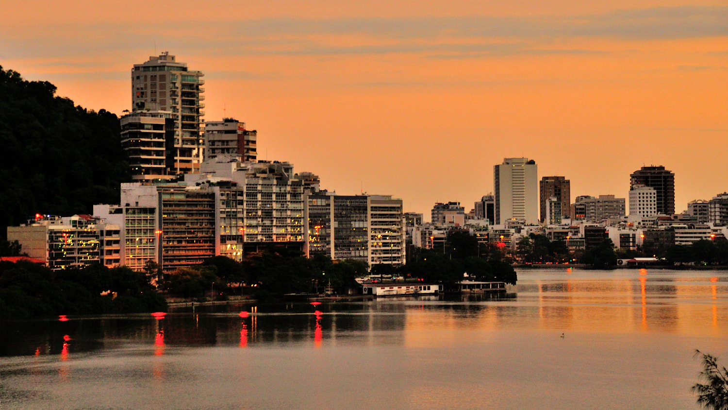 Sigma 18-250mm F3.5-6.3 DC Macro OS HSM sample photo. Sunset at the lagoon photography