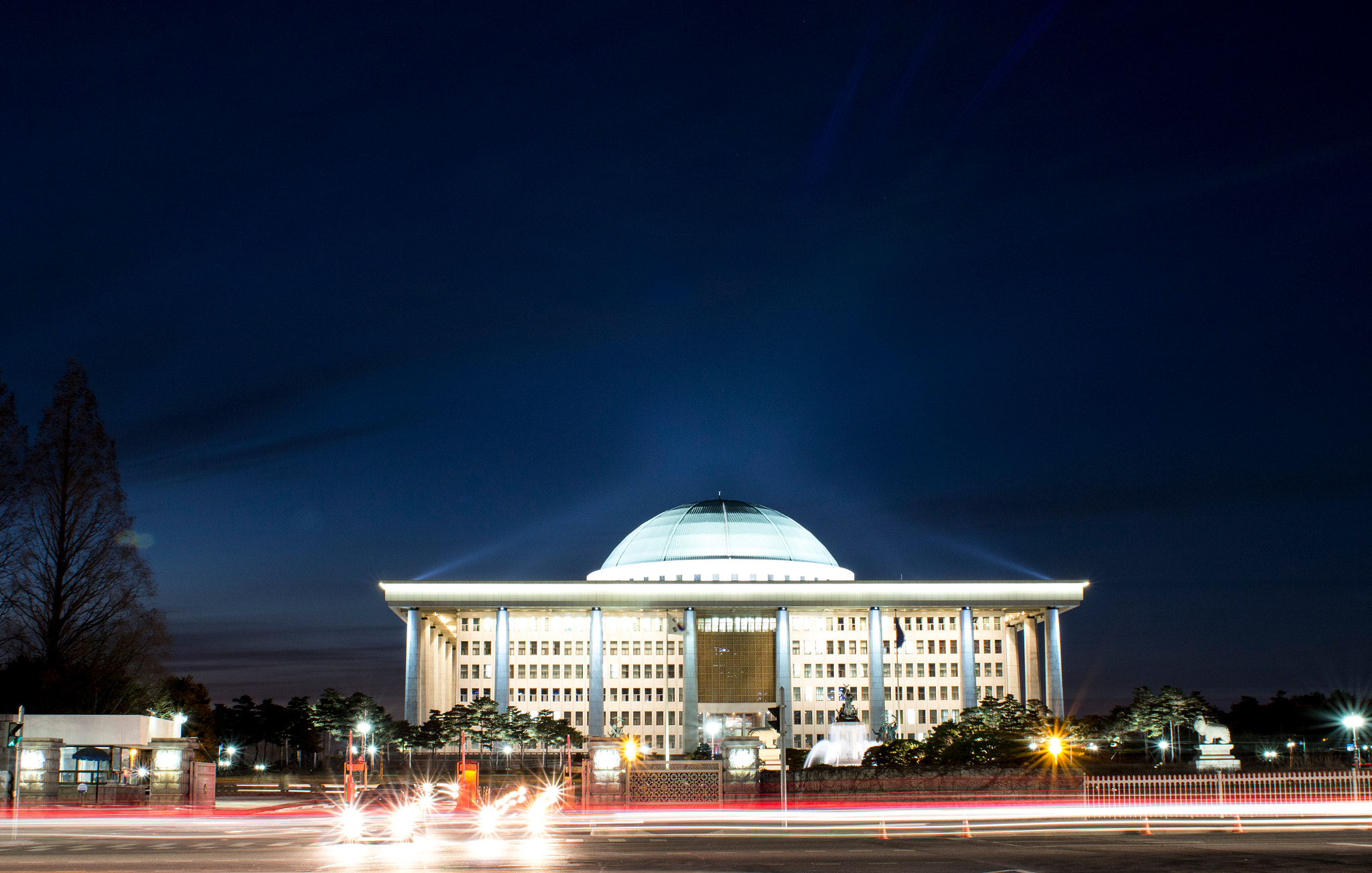 Canon EOS 100D (EOS Rebel SL1 / EOS Kiss X7) + Canon EF 28mm F1.8 USM sample photo. National assembly in seoul, korea photography