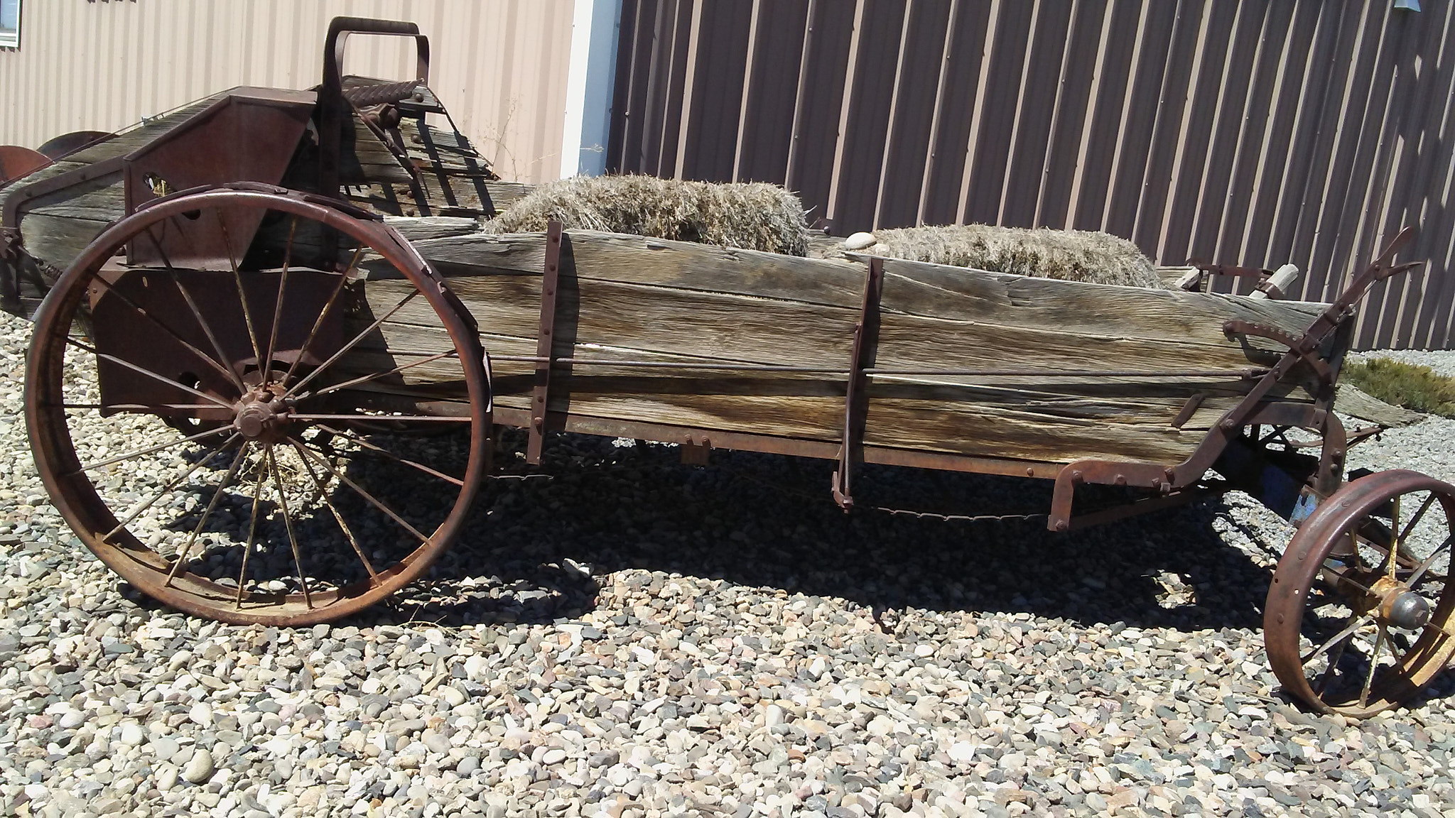 LG M1 sample photo. Wagon wheeling  photography