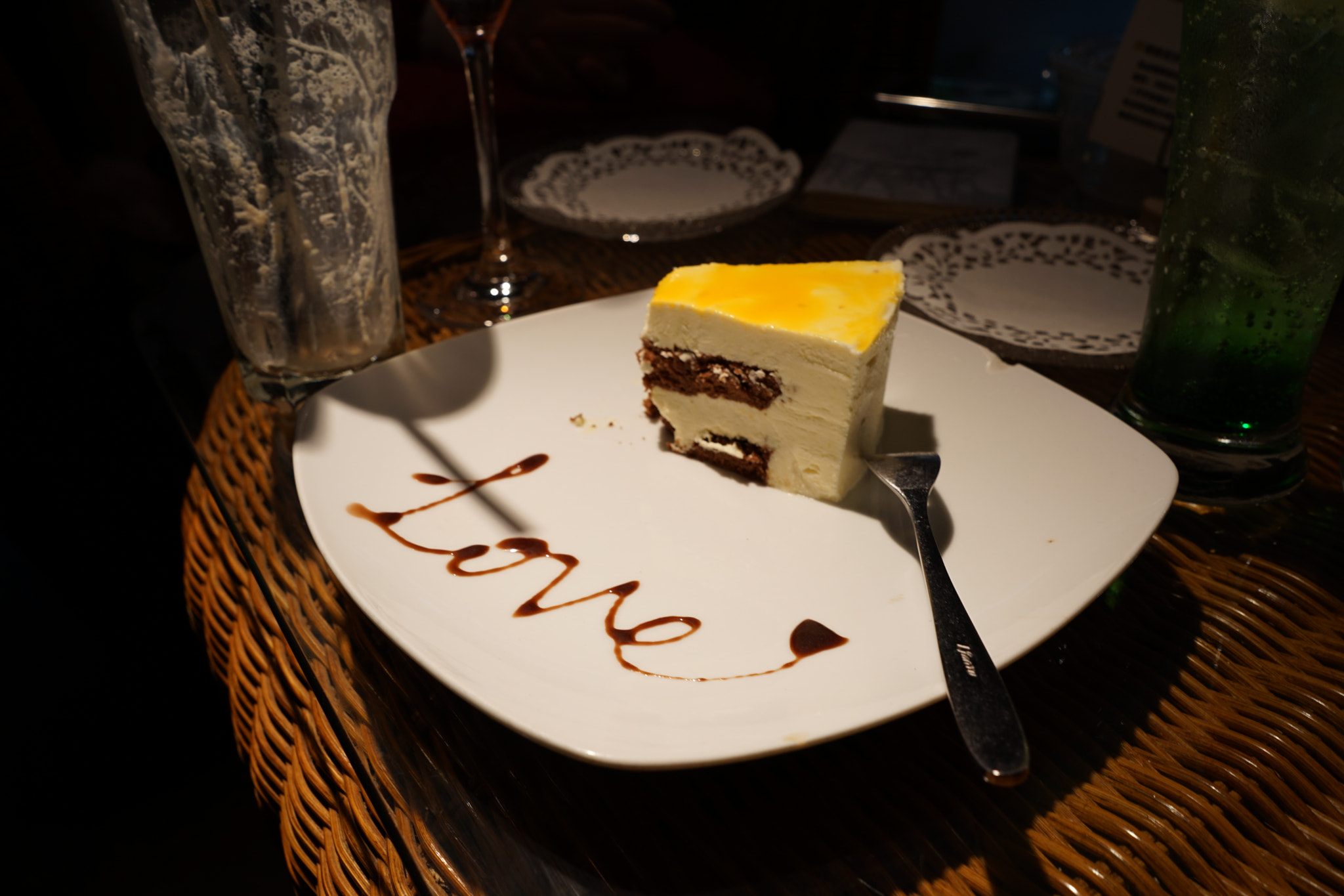 Sony a7 II + Sony FE 28mm F2 sample photo. Lovely cake photography