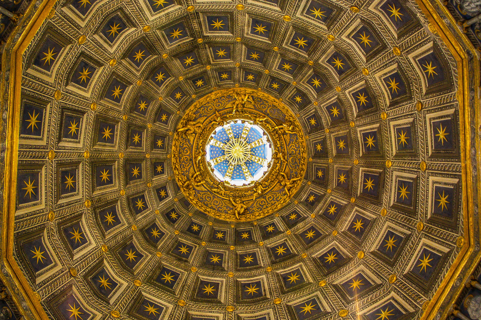 Canon EOS 450D (EOS Rebel XSi / EOS Kiss X2) sample photo. Starry dome in the cathederal of siena photography
