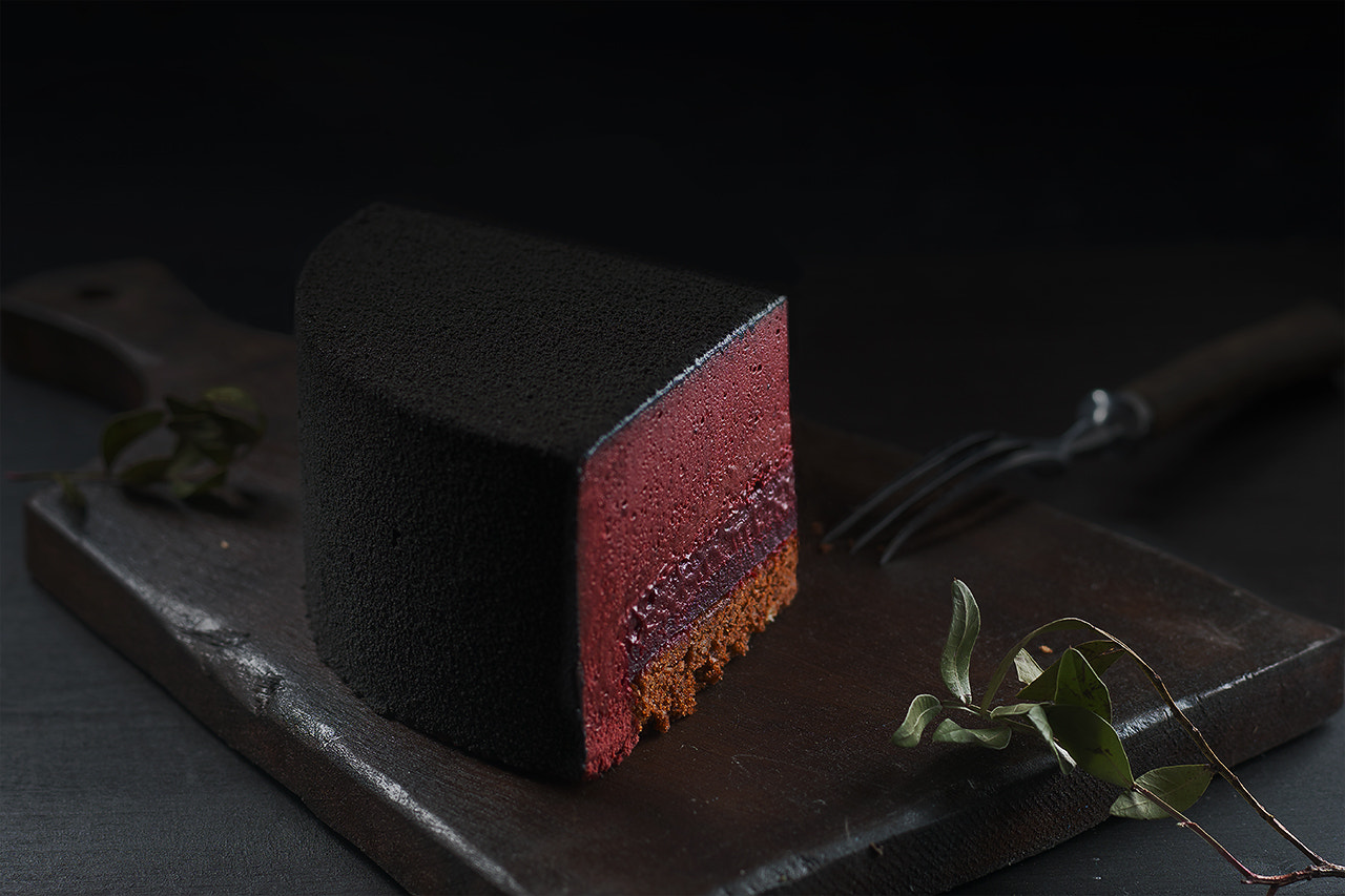 Sony ILCA-77M2 + Sony 50mm F1.4 sample photo. Black cake photography