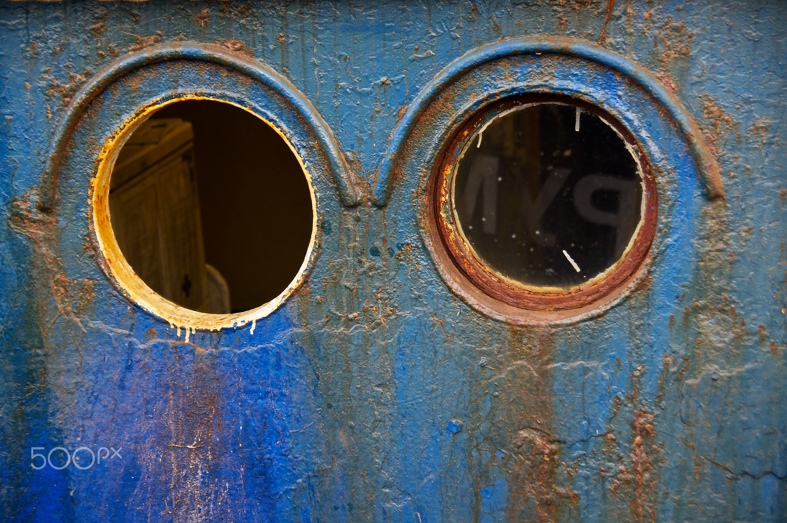 Sony Alpha DSLR-A580 sample photo. Portholes photography