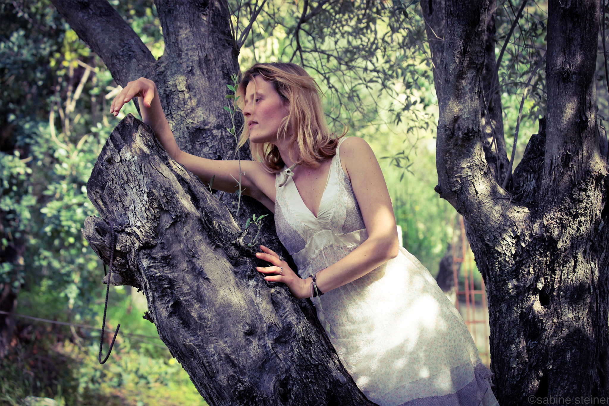 Canon EF 70-300mm F4-5.6 IS USM sample photo. Tree girl photography