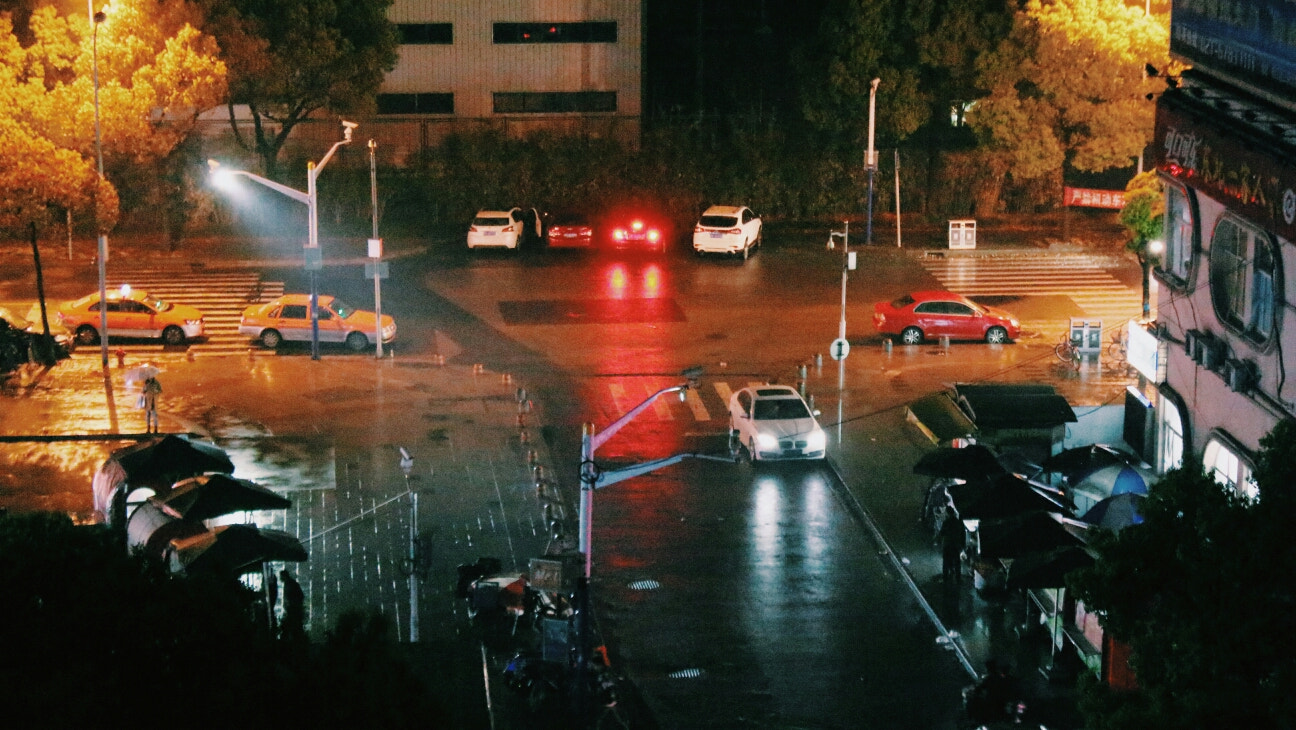 Canon EOS 650D (EOS Rebel T4i / EOS Kiss X6i) + Canon EF 50mm f/1.8 sample photo. 8pm photography