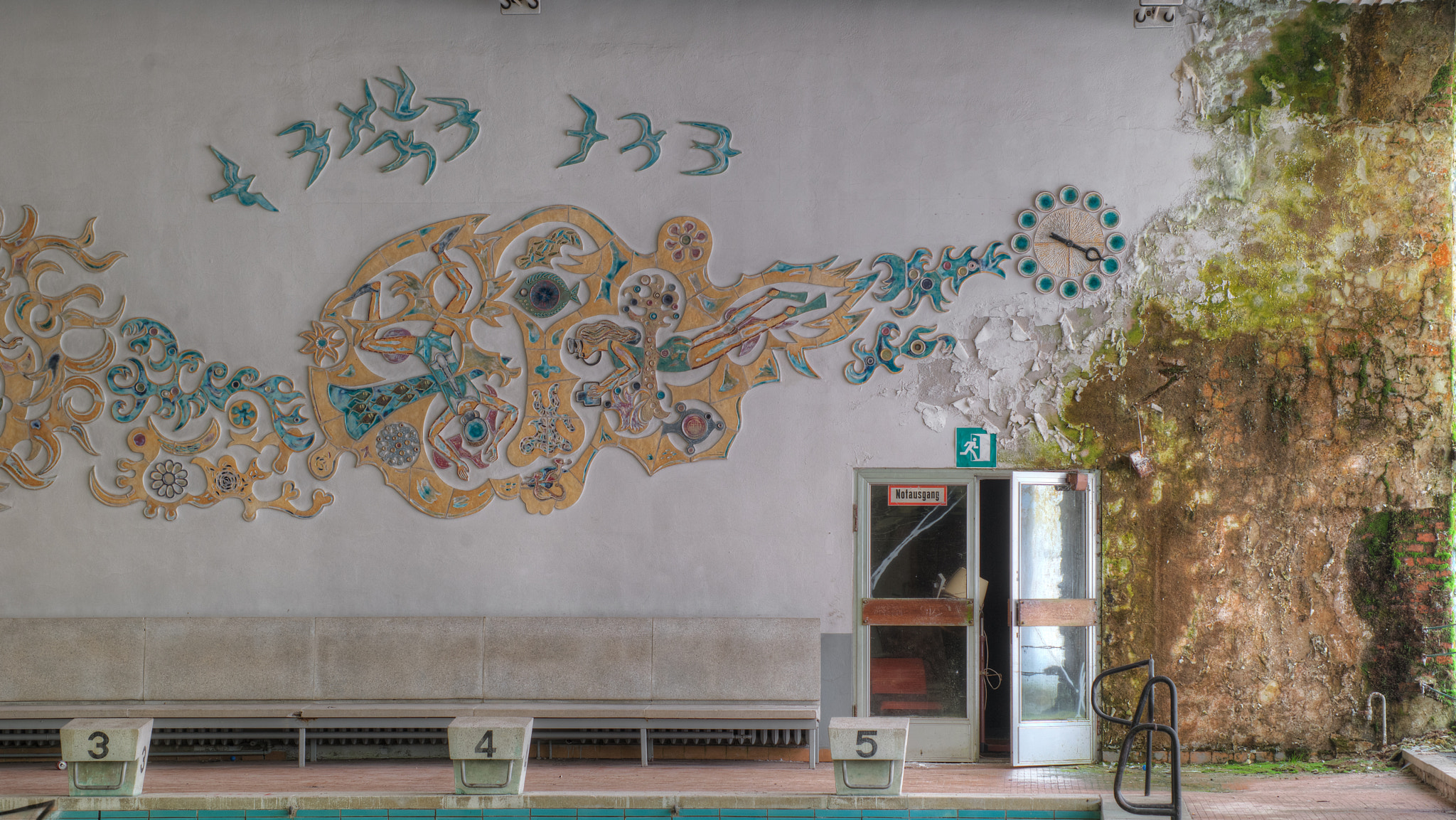 Sony 75-300mm F4.5-5.6 sample photo. Hotel altlantis (de) photography