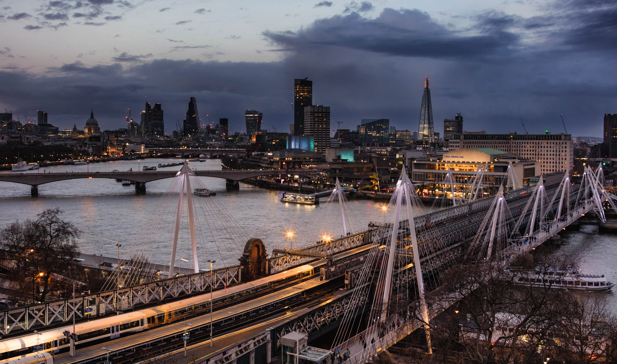 Canon EOS 5DS + Canon EF 28-300mm F3.5-5.6L IS USM sample photo. London_cityscape.jpg photography
