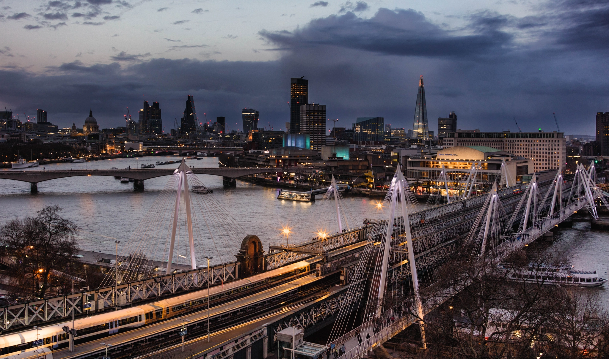 Canon EF 28-300mm F3.5-5.6L IS USM sample photo. London_cityscape.jpg photography