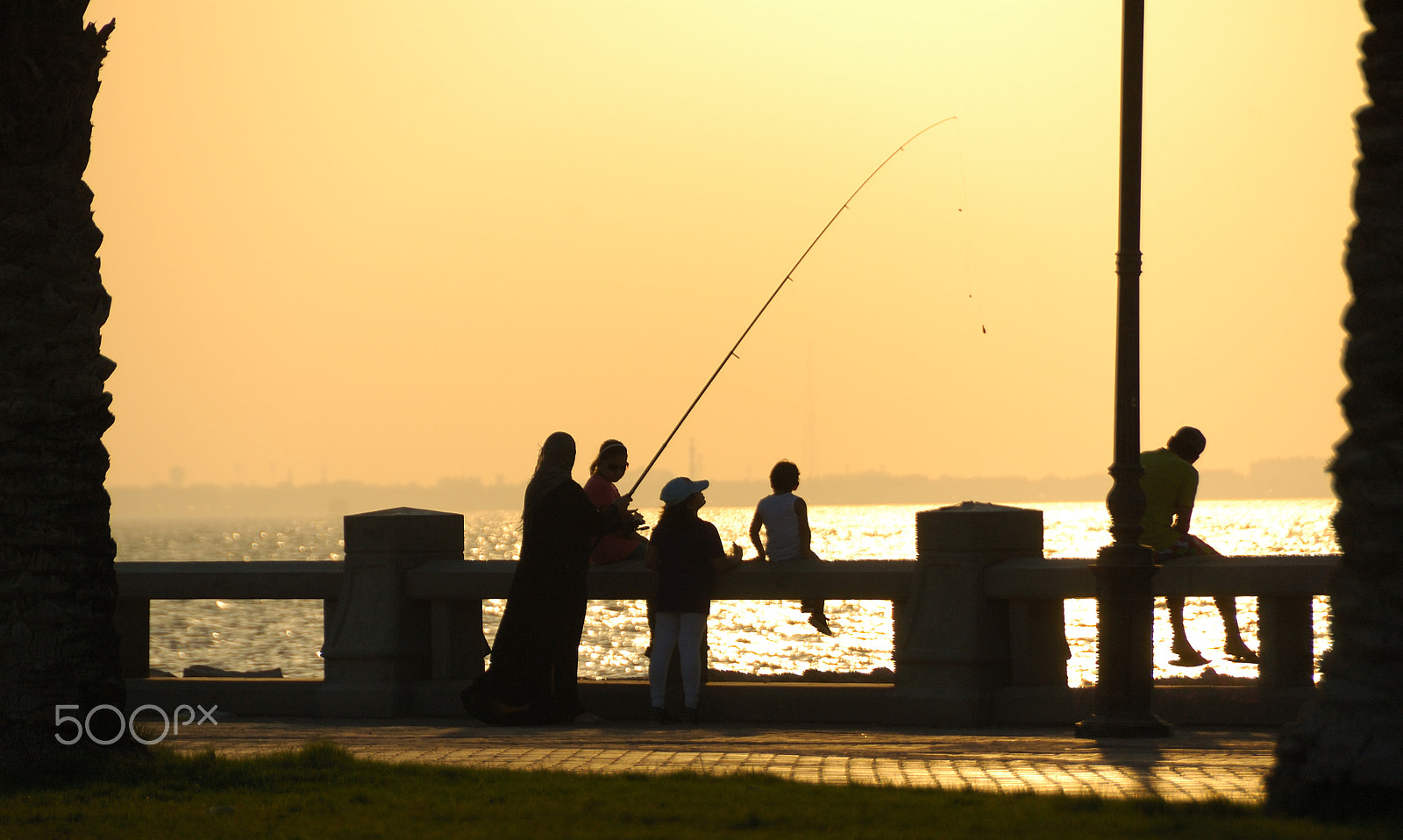 Nikon D70 sample photo. سويلت في الكورنيش silhouette  in cornich photography