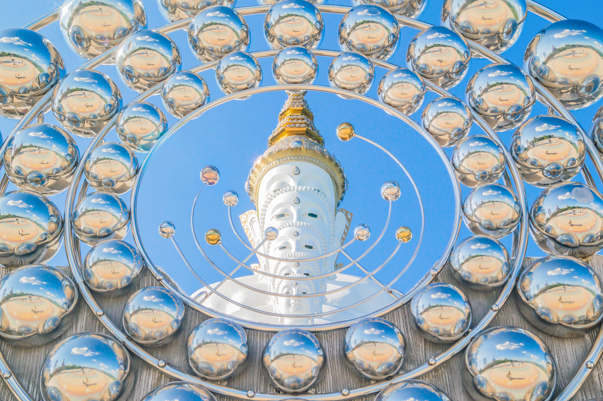 Sony Alpha DSLR-A550 + Sony DT 18-55mm F3.5-5.6 SAM sample photo. Five white buddha statue at phasornkaew temple photography