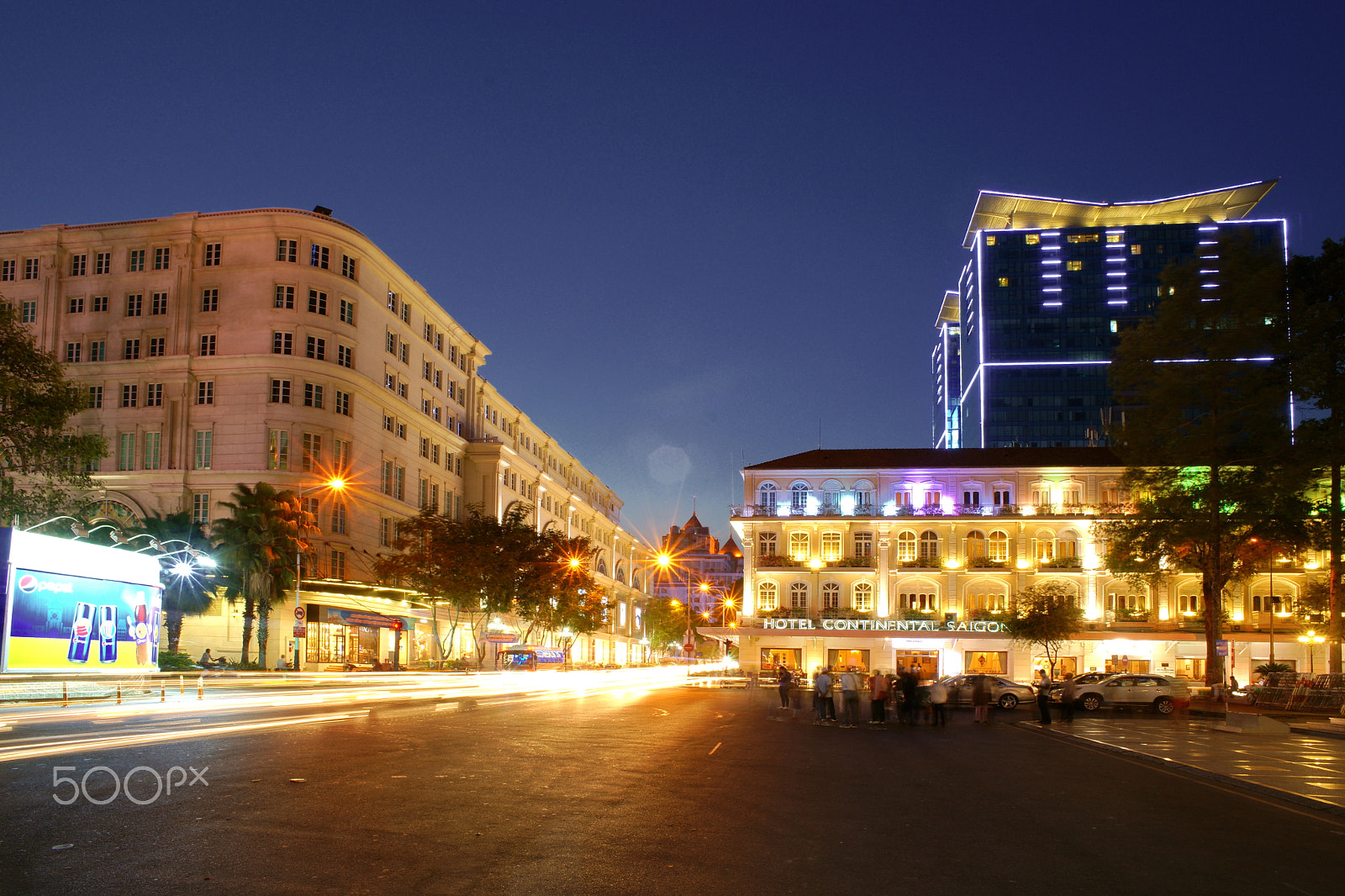 Sony Alpha DSLR-A900 + Sony 20mm F2.8 sample photo. Rue Đồng khởi photography