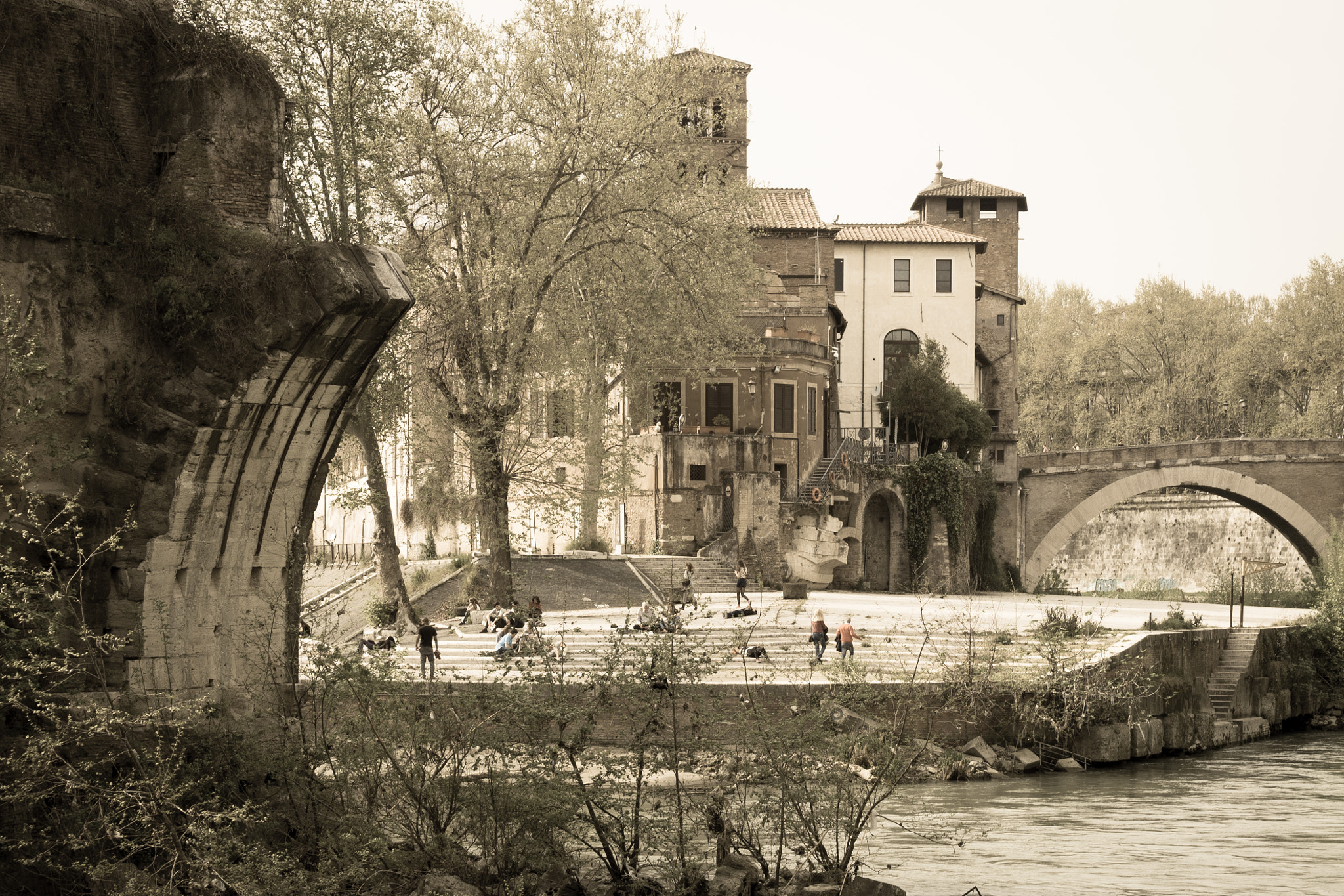 Fujifilm X-A2 + Fujifilm XC 50-230mm F4.5-6.7 OIS II sample photo. Rome. tiber island photography