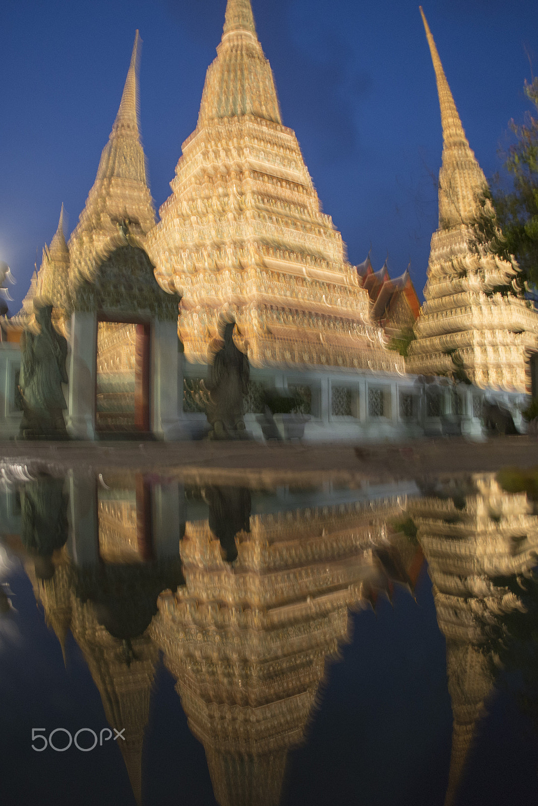Nikon D800 + Sigma 15mm F2.8 EX DG Diagonal Fisheye sample photo. Asia thailand bangkok wat pho photography