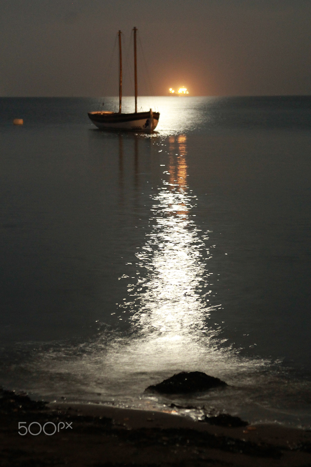 Canon EF 28-135mm F3.5-5.6 IS USM sample photo. Moon and the boat photography