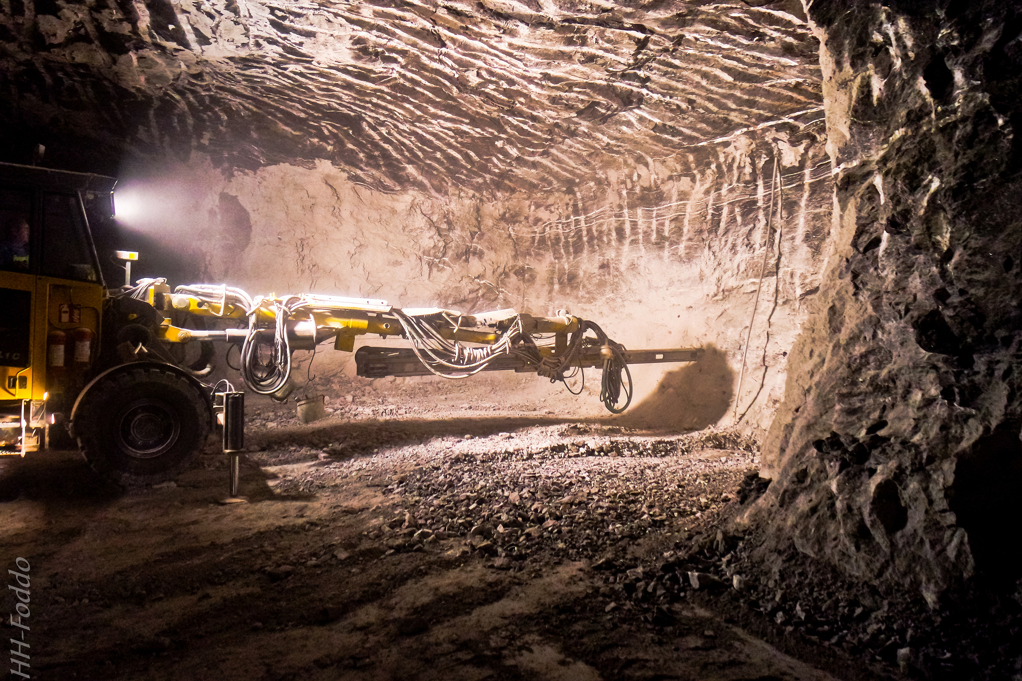 Samsung NX mini sample photo. In the mine photography