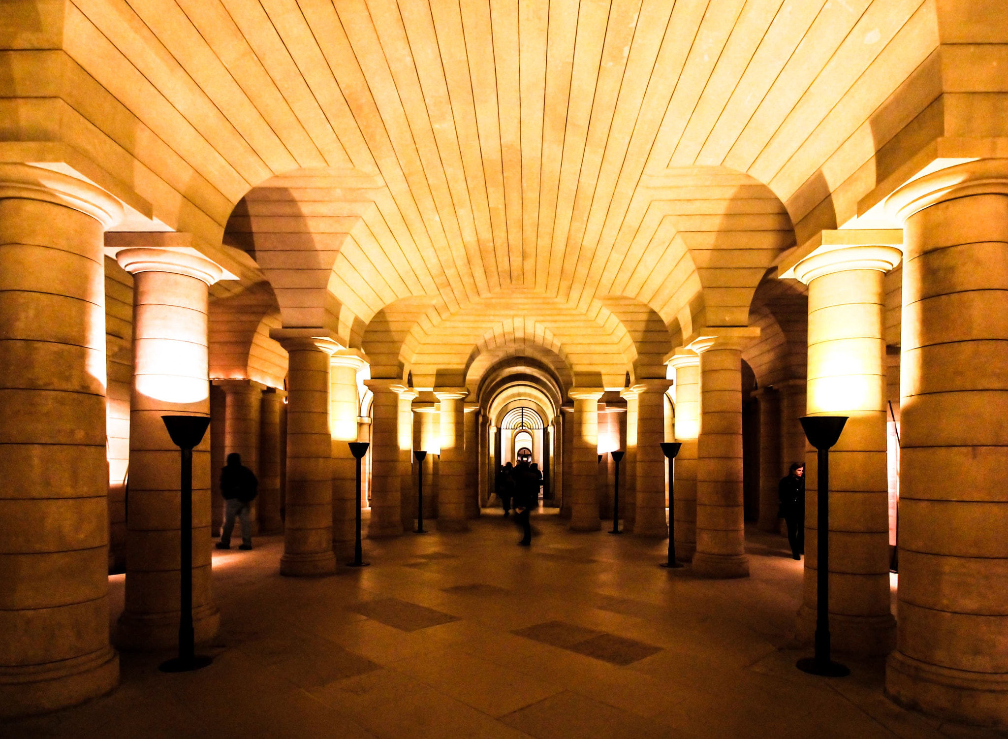 Canon EF-S 10-18mm F4.5–5.6 IS STM sample photo. Le panthéon underground photography