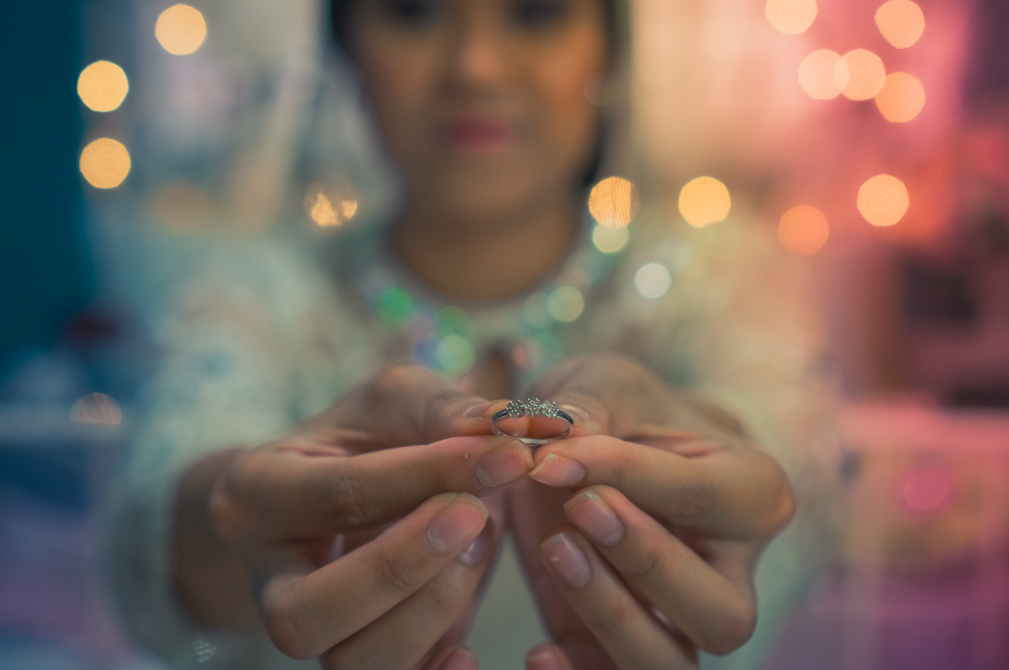 Sony Alpha NEX-5R + Sony E 35mm F1.8 OSS sample photo. Engagement ring photography