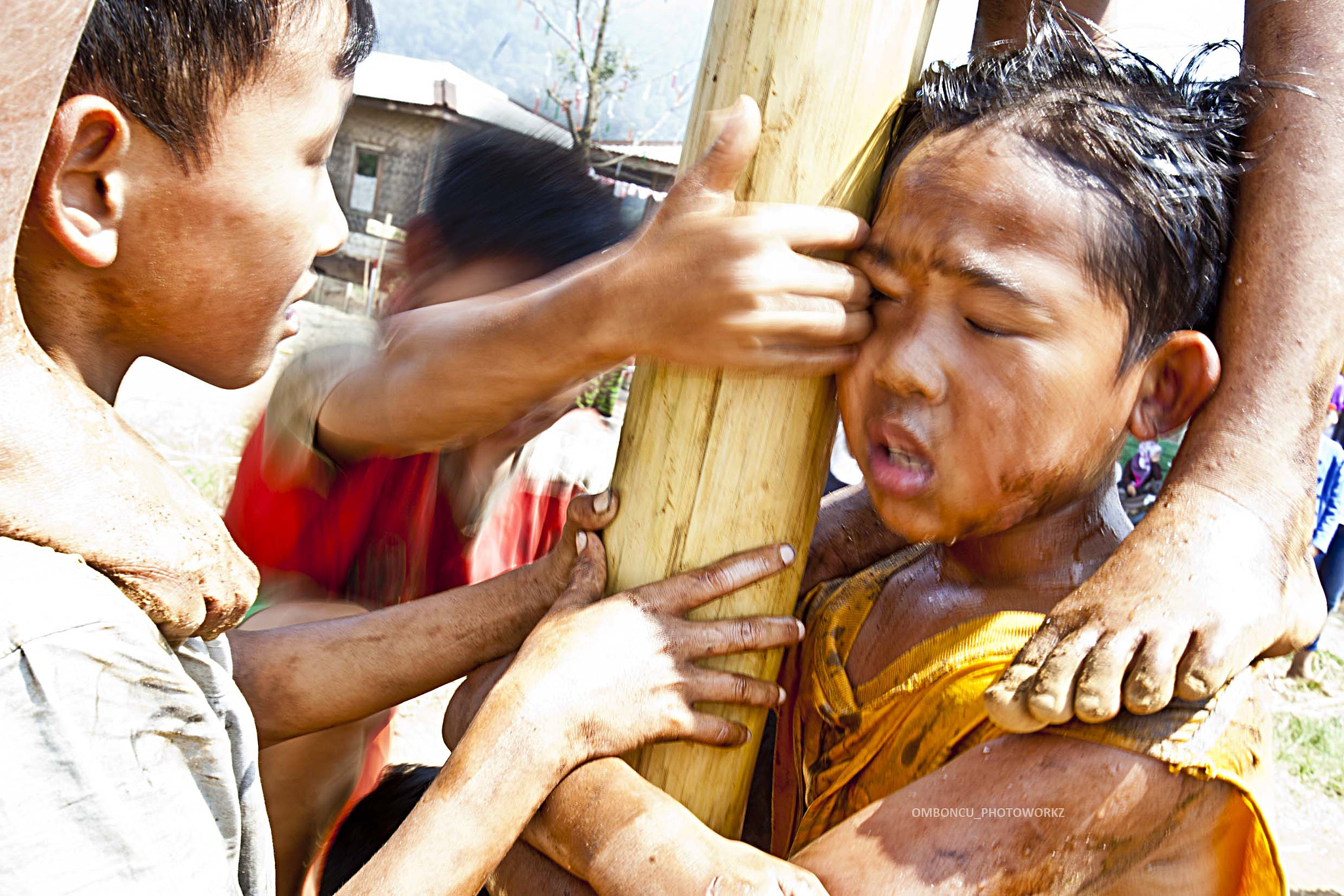 Canon EF 16-35mm F2.8L USM sample photo. Panjat pinang photography